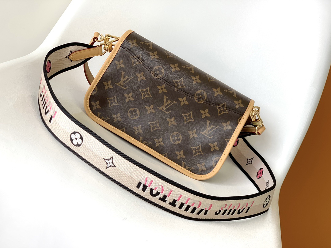 Louis Vuitton Diane Monogram Handbag - Image 3