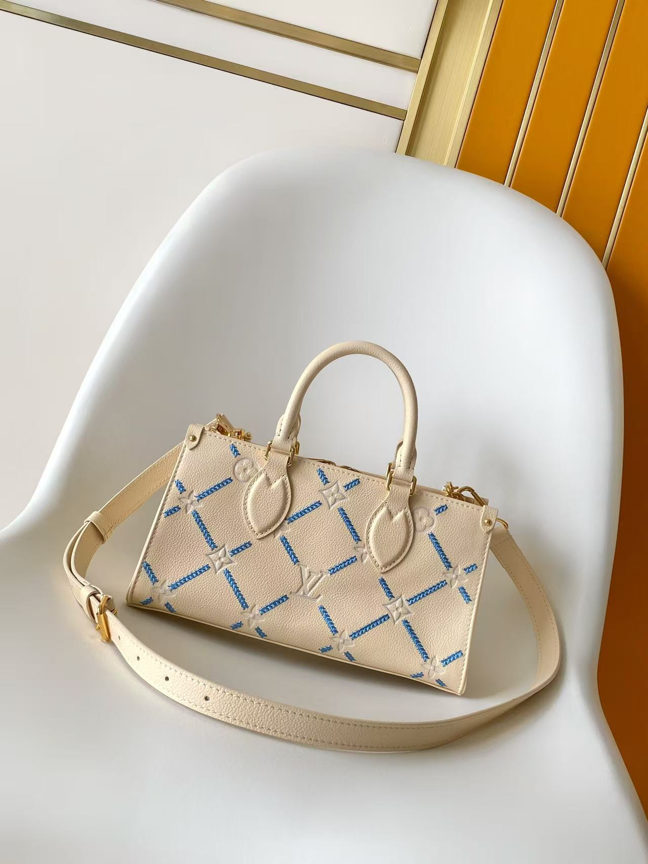 Louis Vuitton OnTheGo East West Handbag in White Monogram Empreinte Leather - Image 3