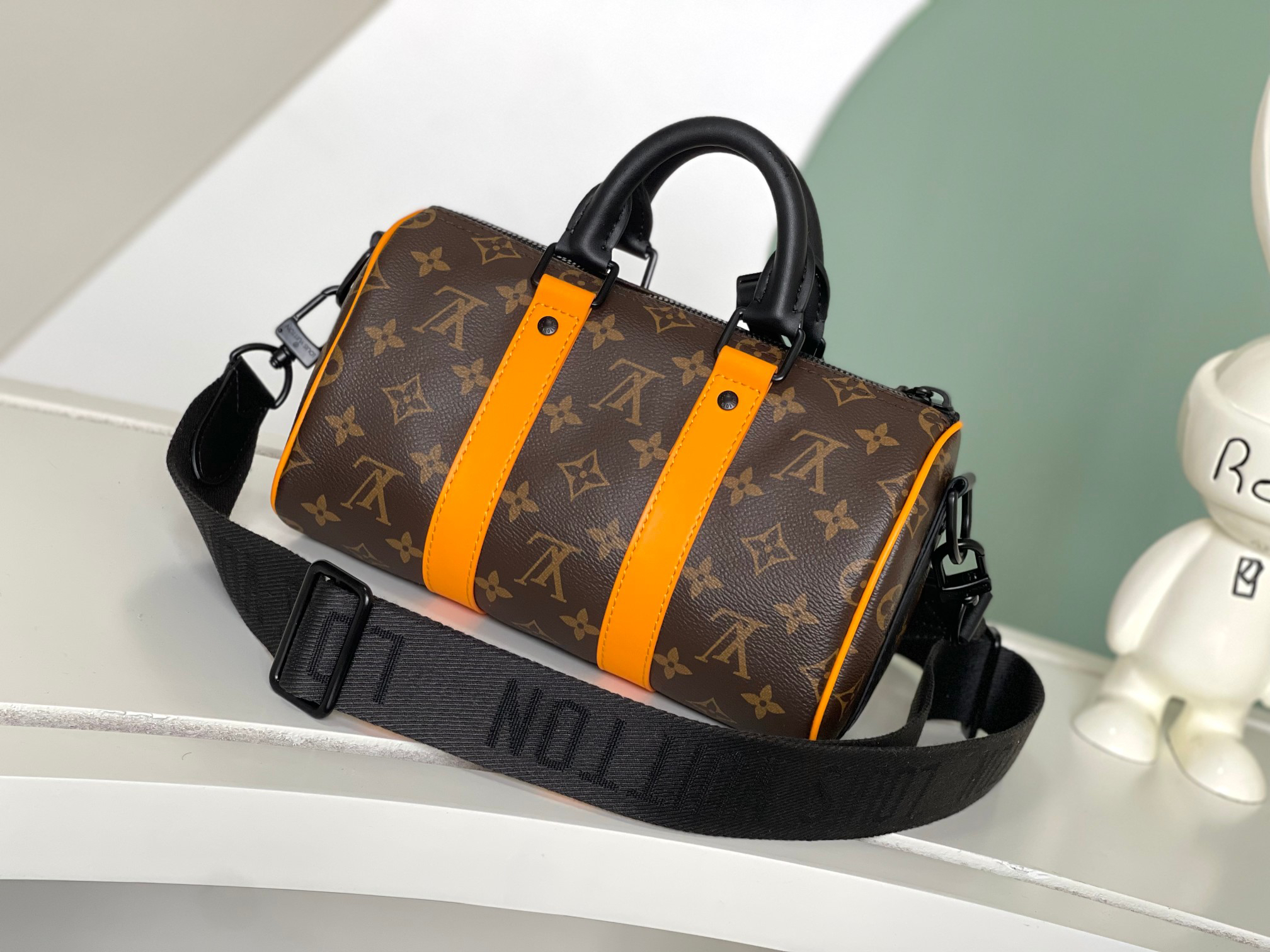 Keepall 25 Monogram Eclipse Reverse Handbag - Image 3