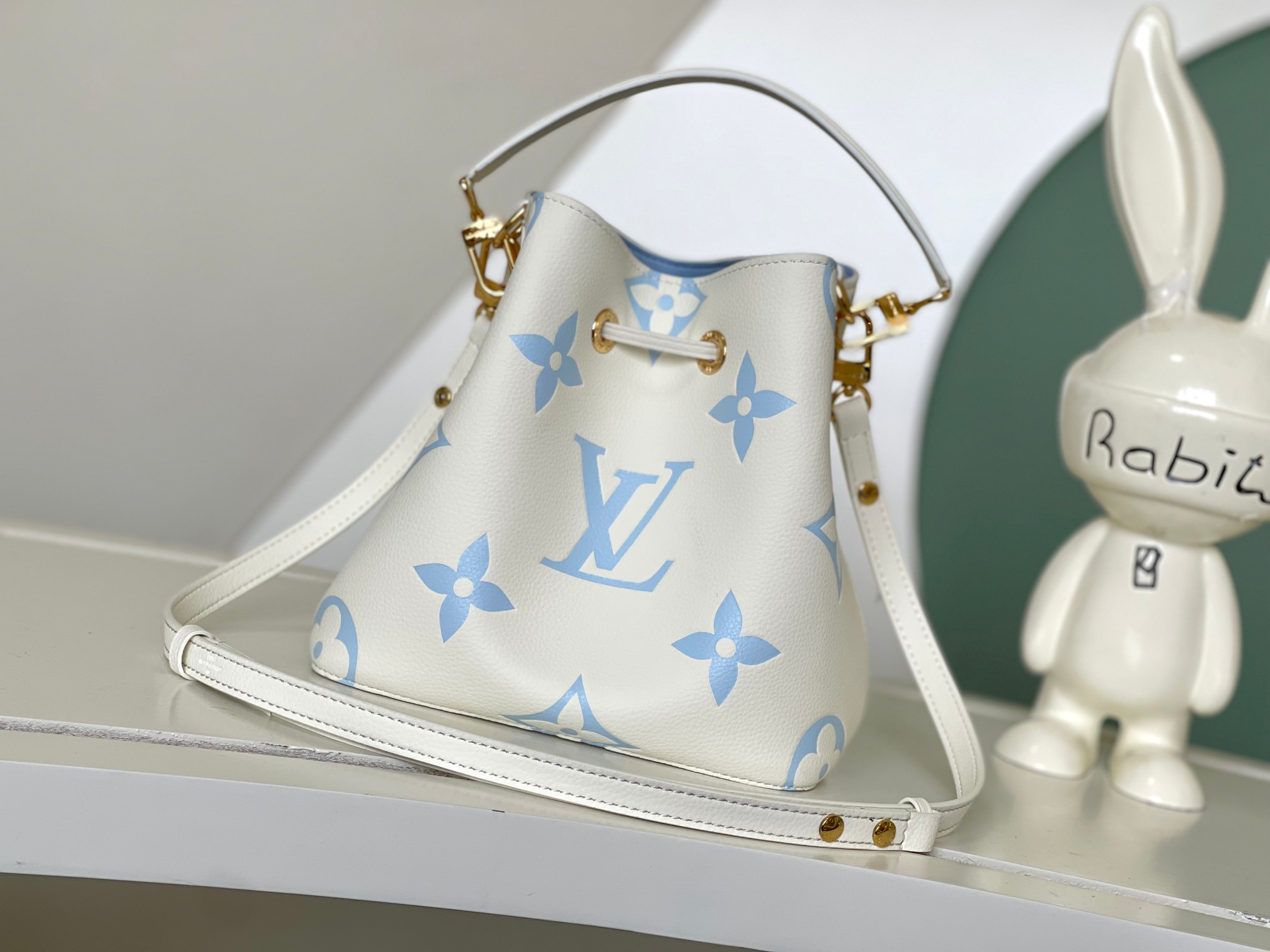 Louis Vuitton NeoNoé BB Bucket Bag in White and Blue - Image 3