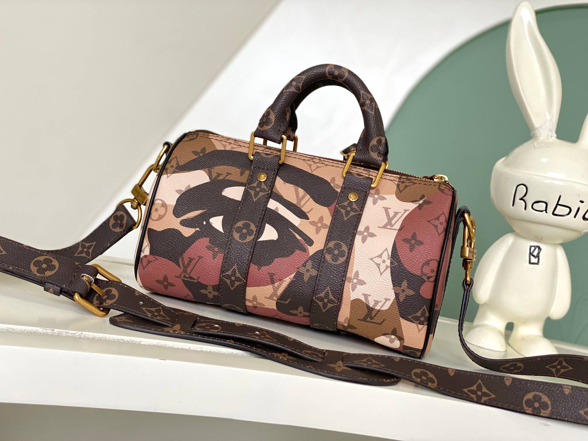 Louis Vuitton Keepall Bandoulière 25 Shoulder Bag in Monogram Canvas - Image 3