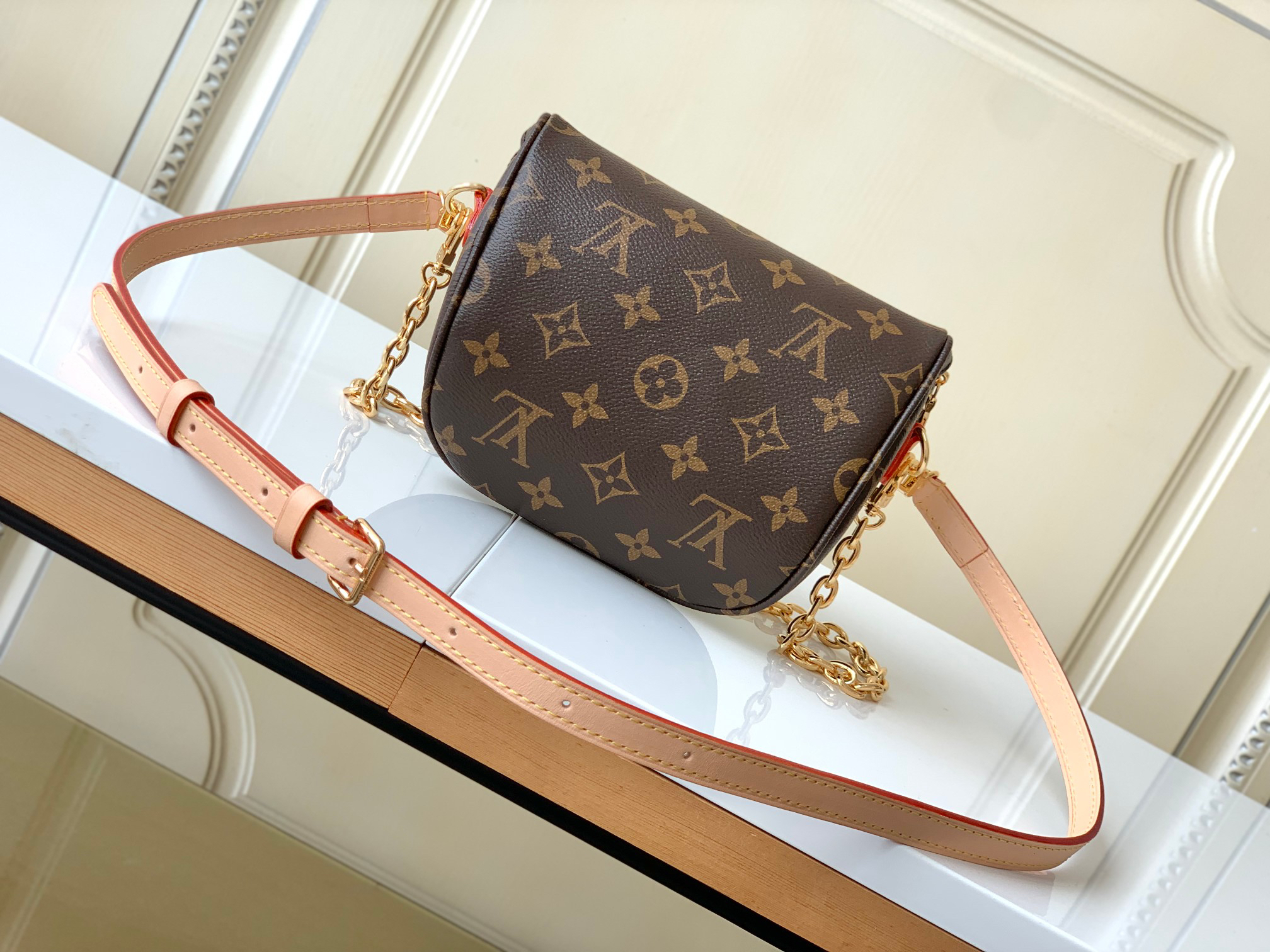 Louis Vuitton Mini Bumbag in Monogram Empreinte Leather - Image 3