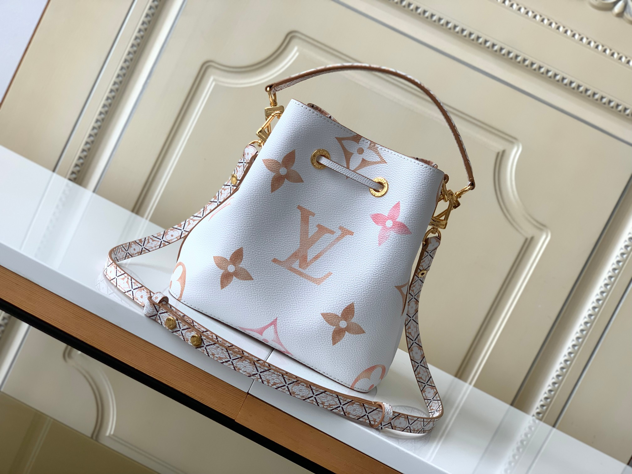 Louis Vuitton NeoNoe Bucket Bag - Image 3