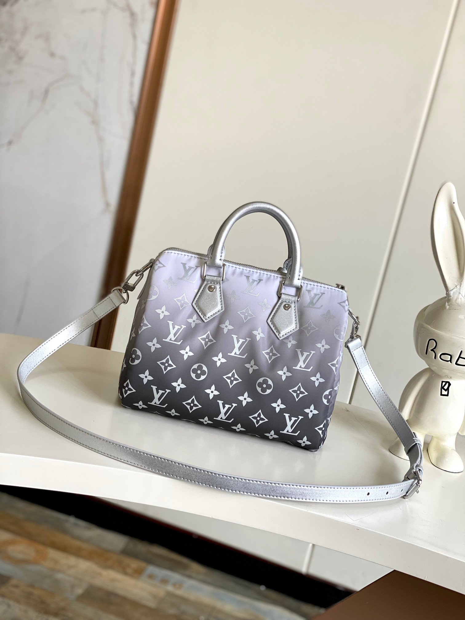 Louis Vuitton Speedy Bandoulière 25 Handbag in LV Snow Monogram - Image 3