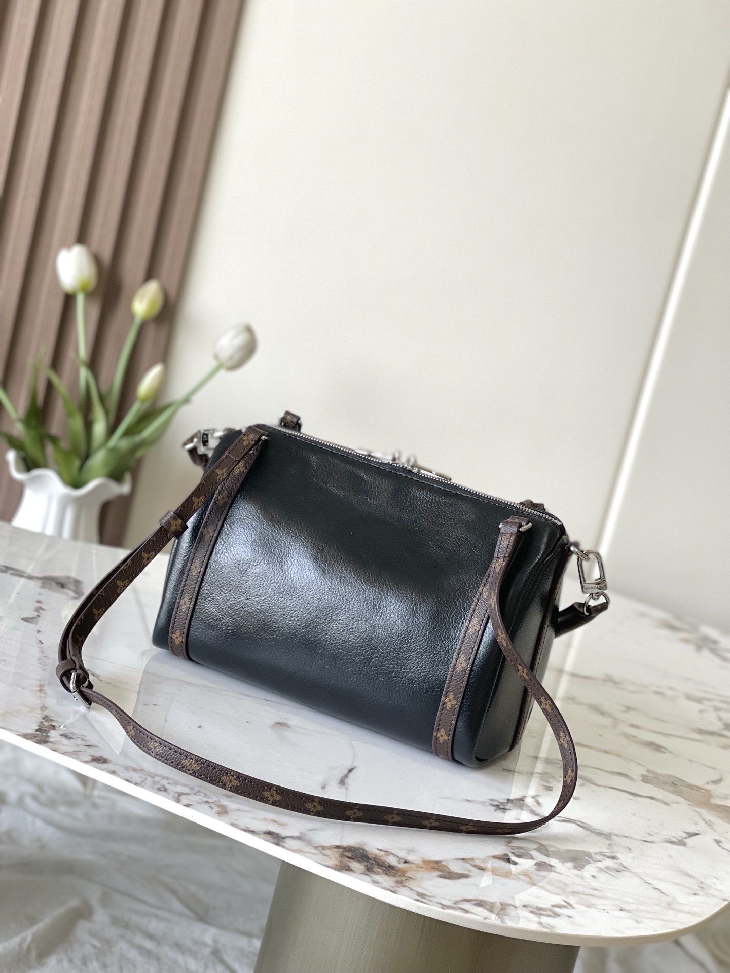 Louis Vuitton Express Small Handbag M27920 in Black Waxed Leather - Image 3