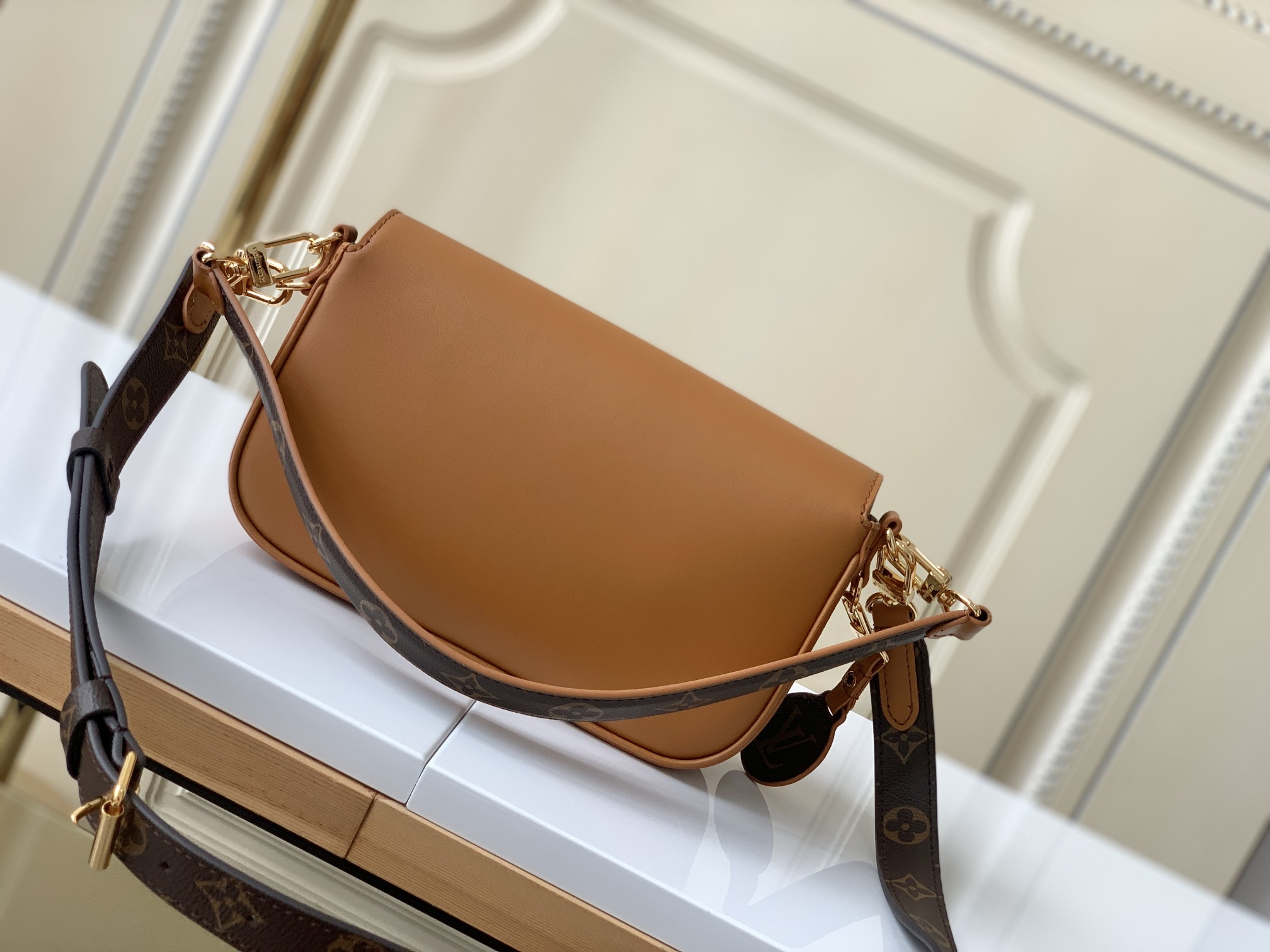 Swing Handbag M20393 – Black - Image 3