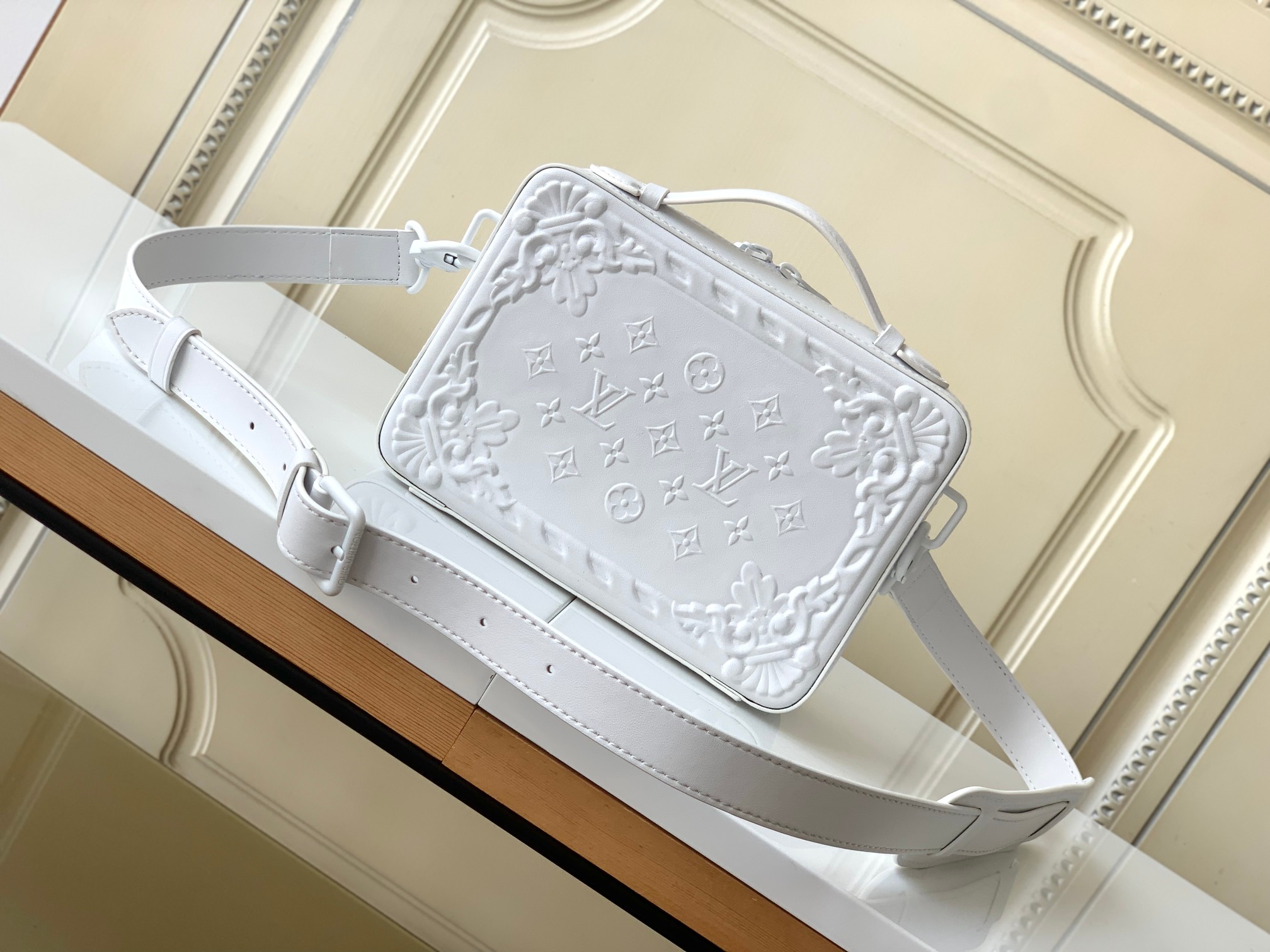 Handle Soft Trunk Handbag - White and Black - Image 3