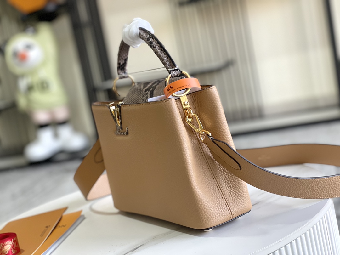 Louis Vuitton Capucines BB Handbag - Image 3