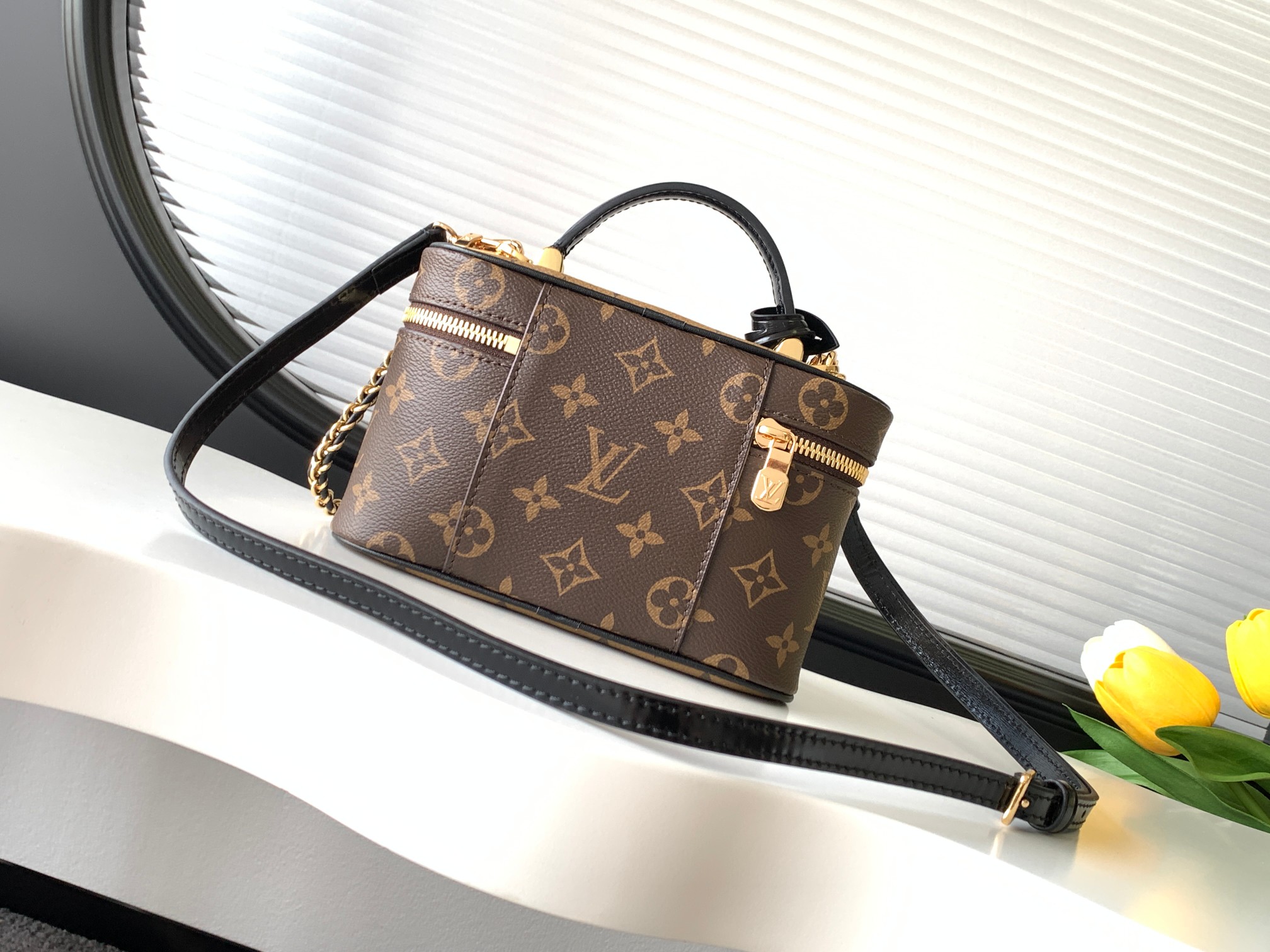 Louis Vuitton M47125 Vanity Chain Pouch - Image 3