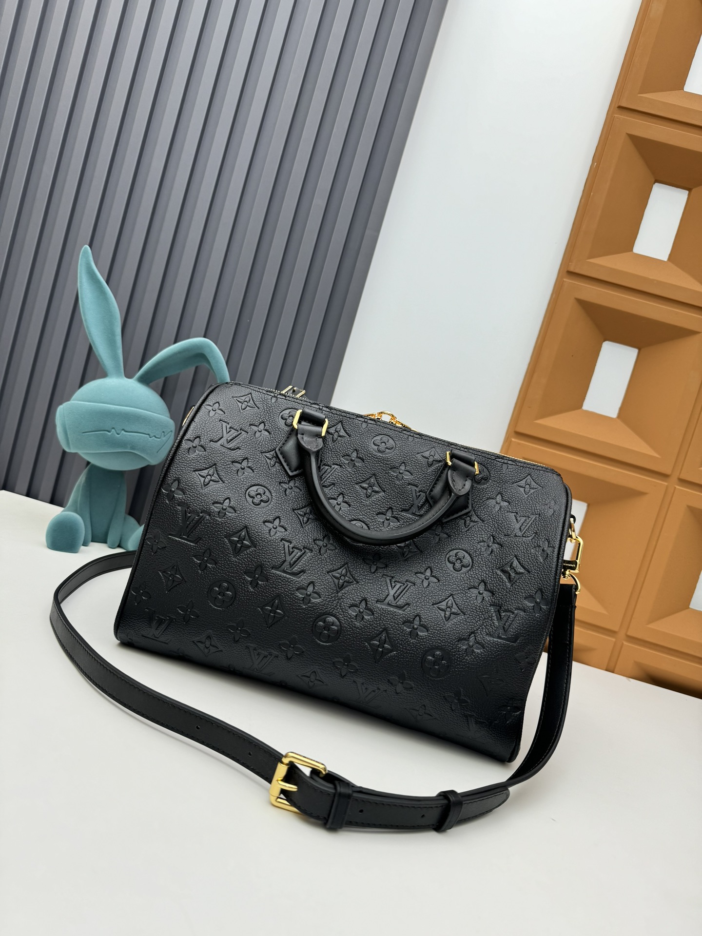 Louis Vuitton Speedy Soft 30 Handbag - Image 3