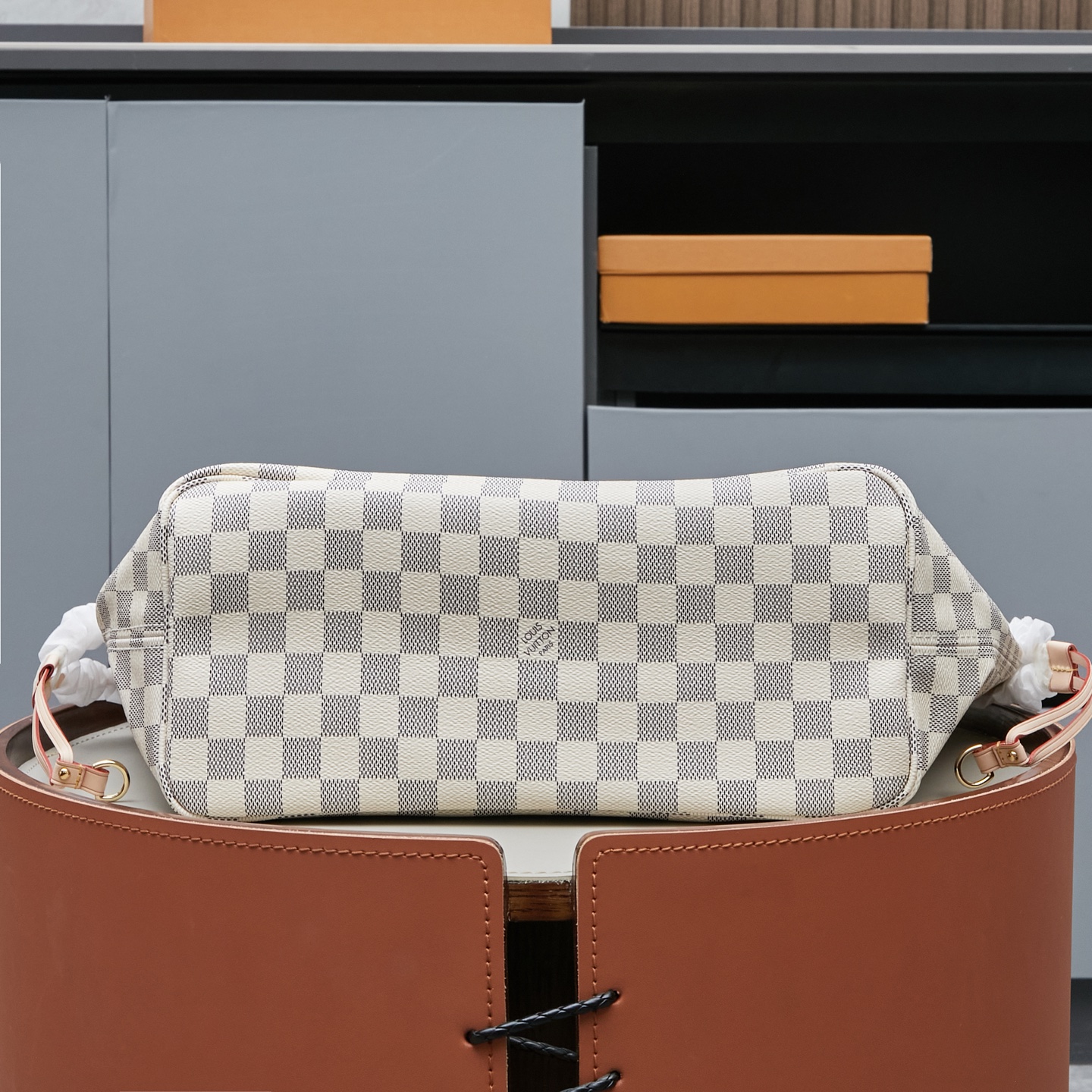 Louis Vuitton Neverfull Classic Tote Bag - Image 3