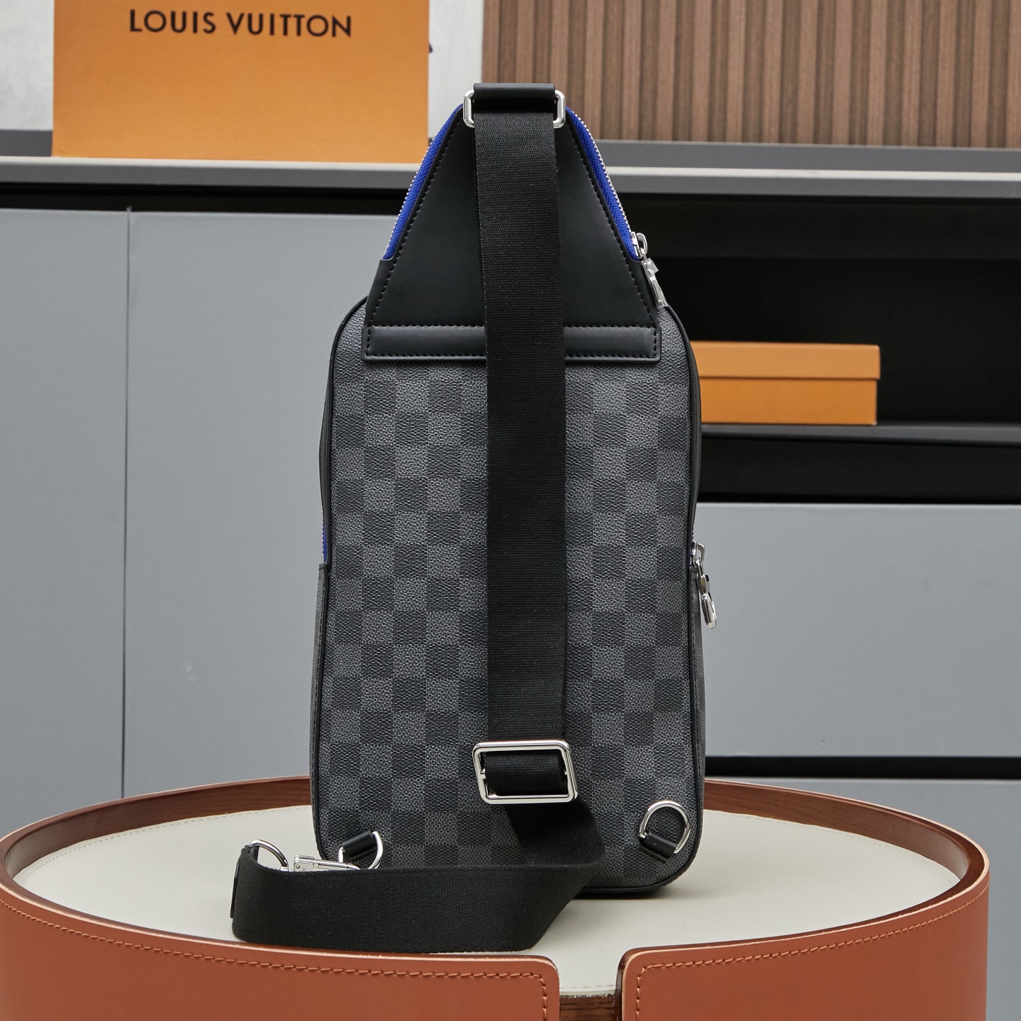 Avenue Shoulder Bag N00086 in Damier Graphite - Image 3
