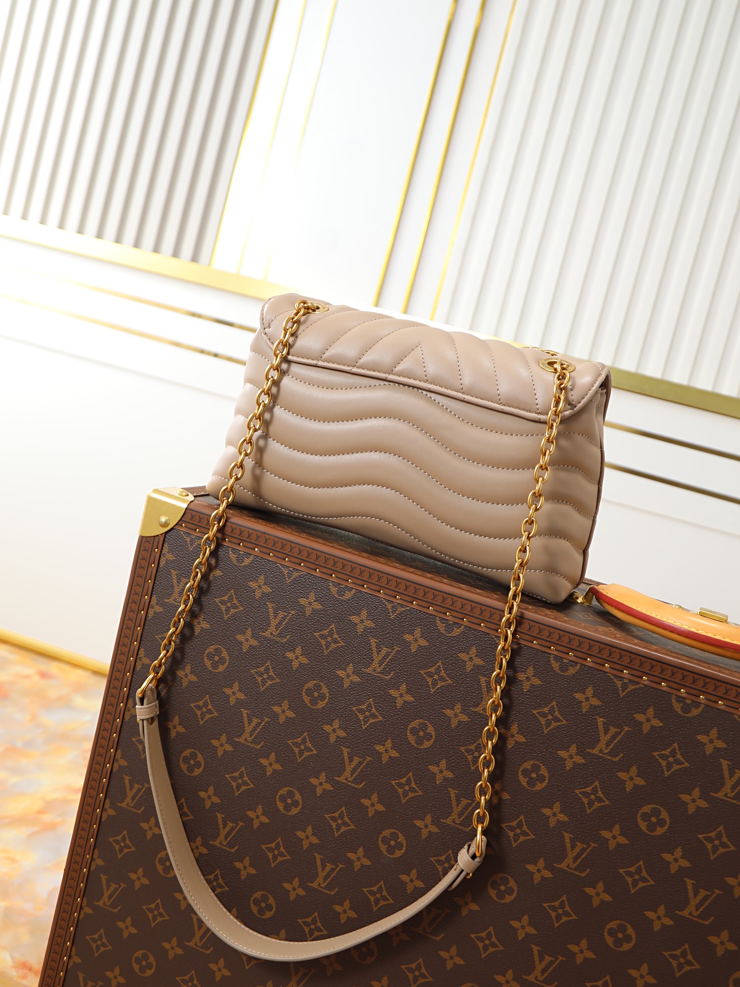 Louis Vuitton New Wave Chain Handbag M58550 - Image 3