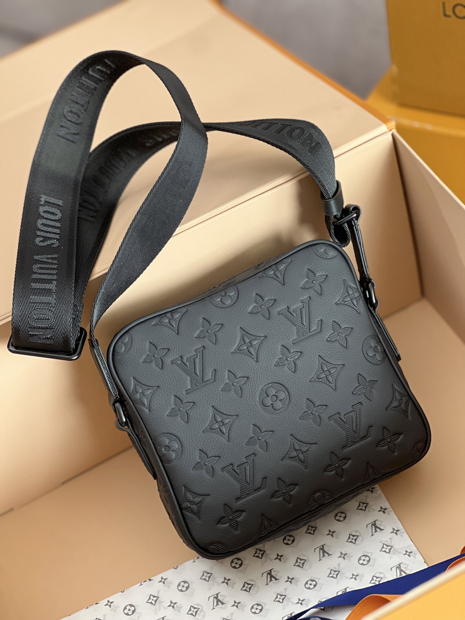 Louis Vuitton Getaway Messenger Bag in Monogram Shadow Leather - Image 3