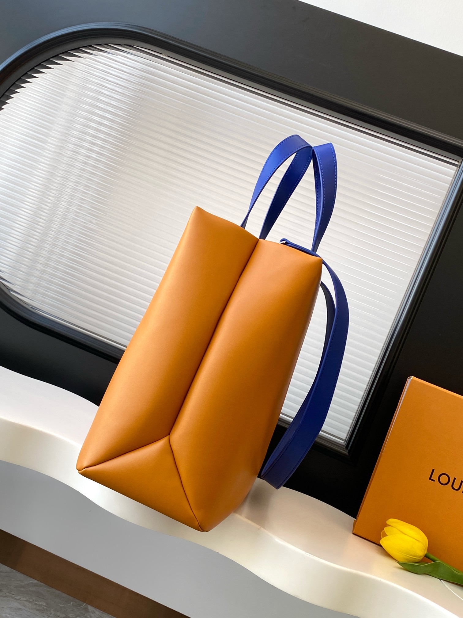 Louis Vuitton M24457 Medium Calfskin Tote Bag - Image 3