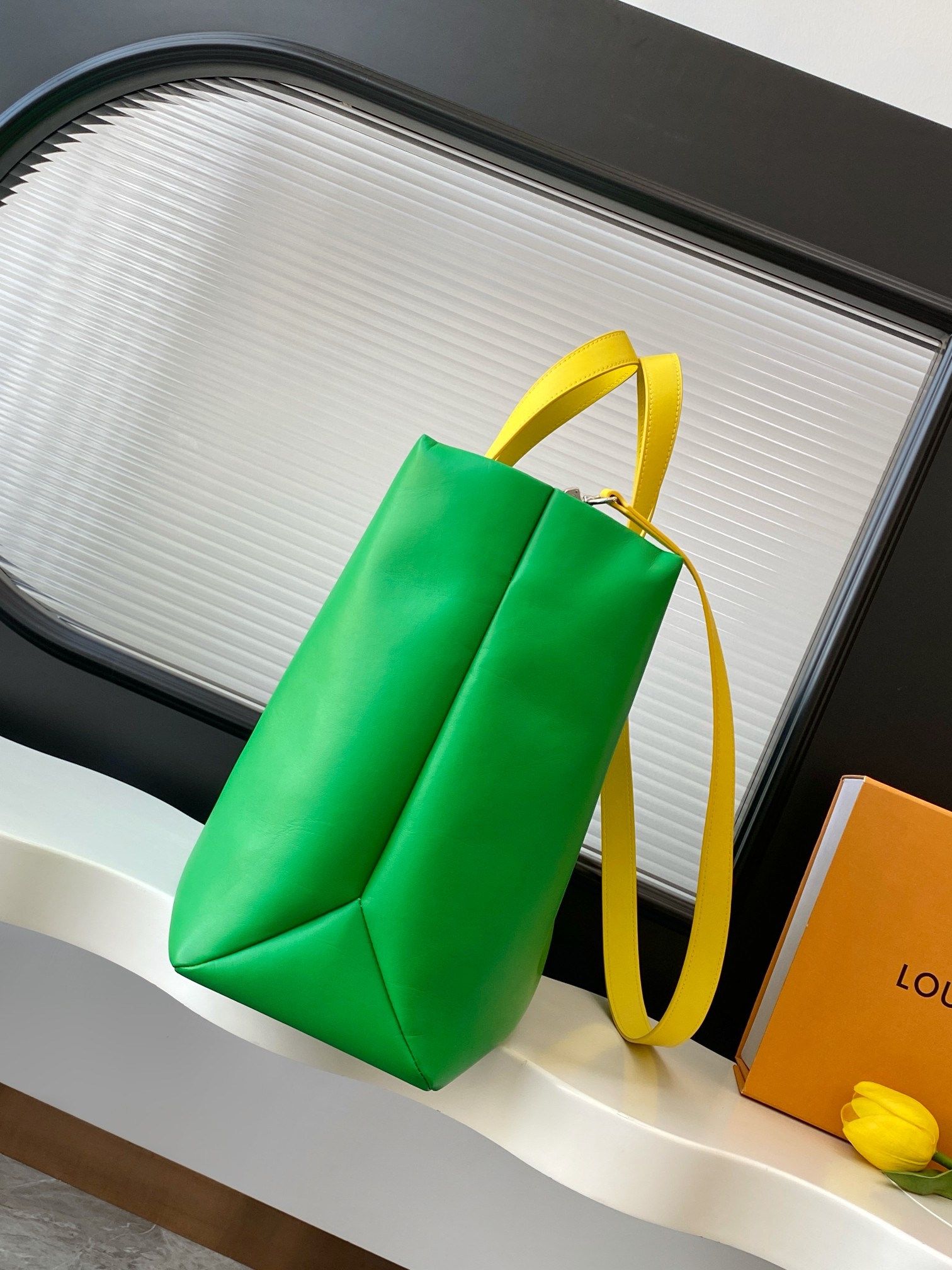 Louis Vuitton Medium Leather Handbag M24457 - Image 3