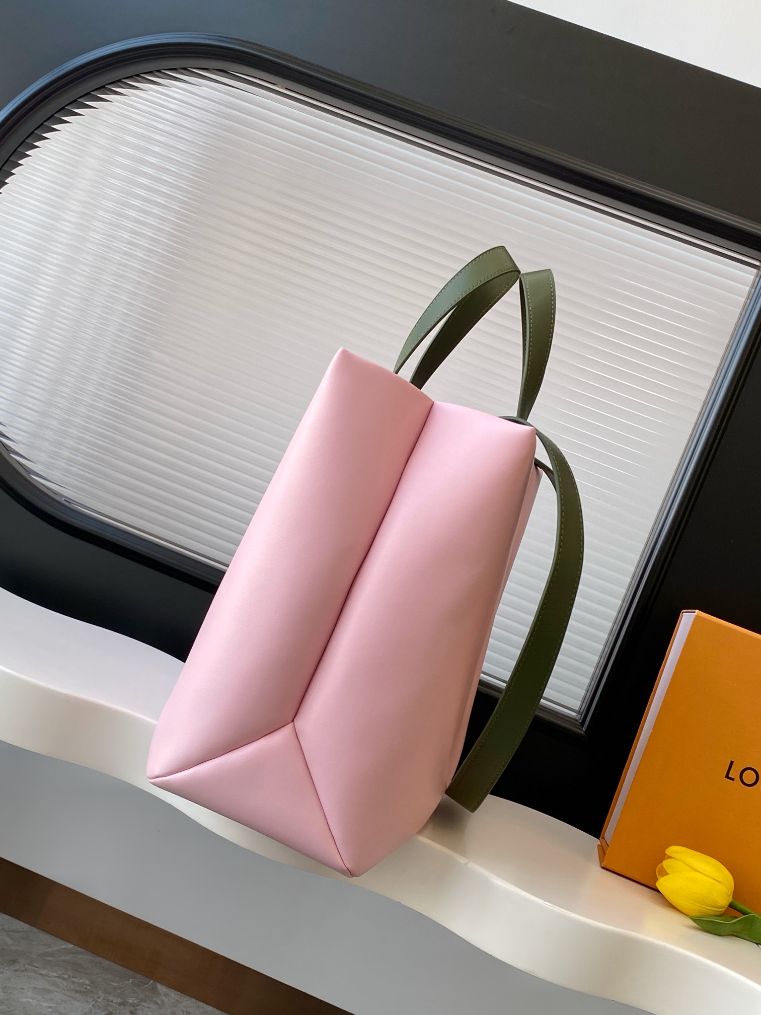 Louis Vuitton M24457 Medium Handbag - Image 3