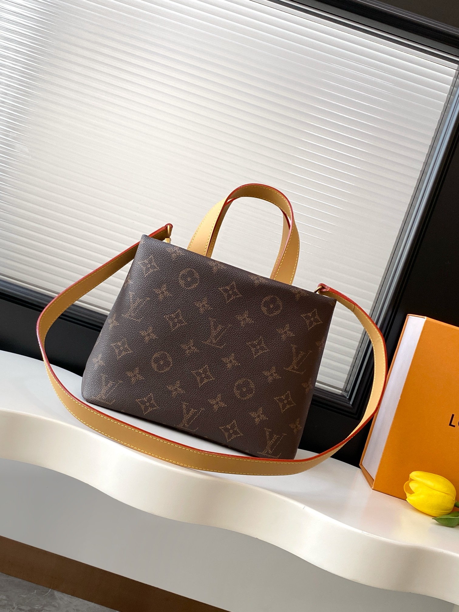 Louis Vuitton M13929 Medium Handbag - Image 3