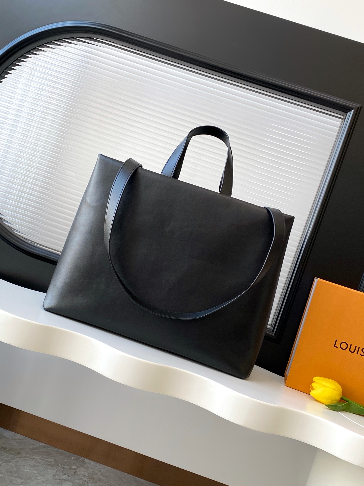 Louis Vuitton M24457 Medium Leather Handbag - Image 3