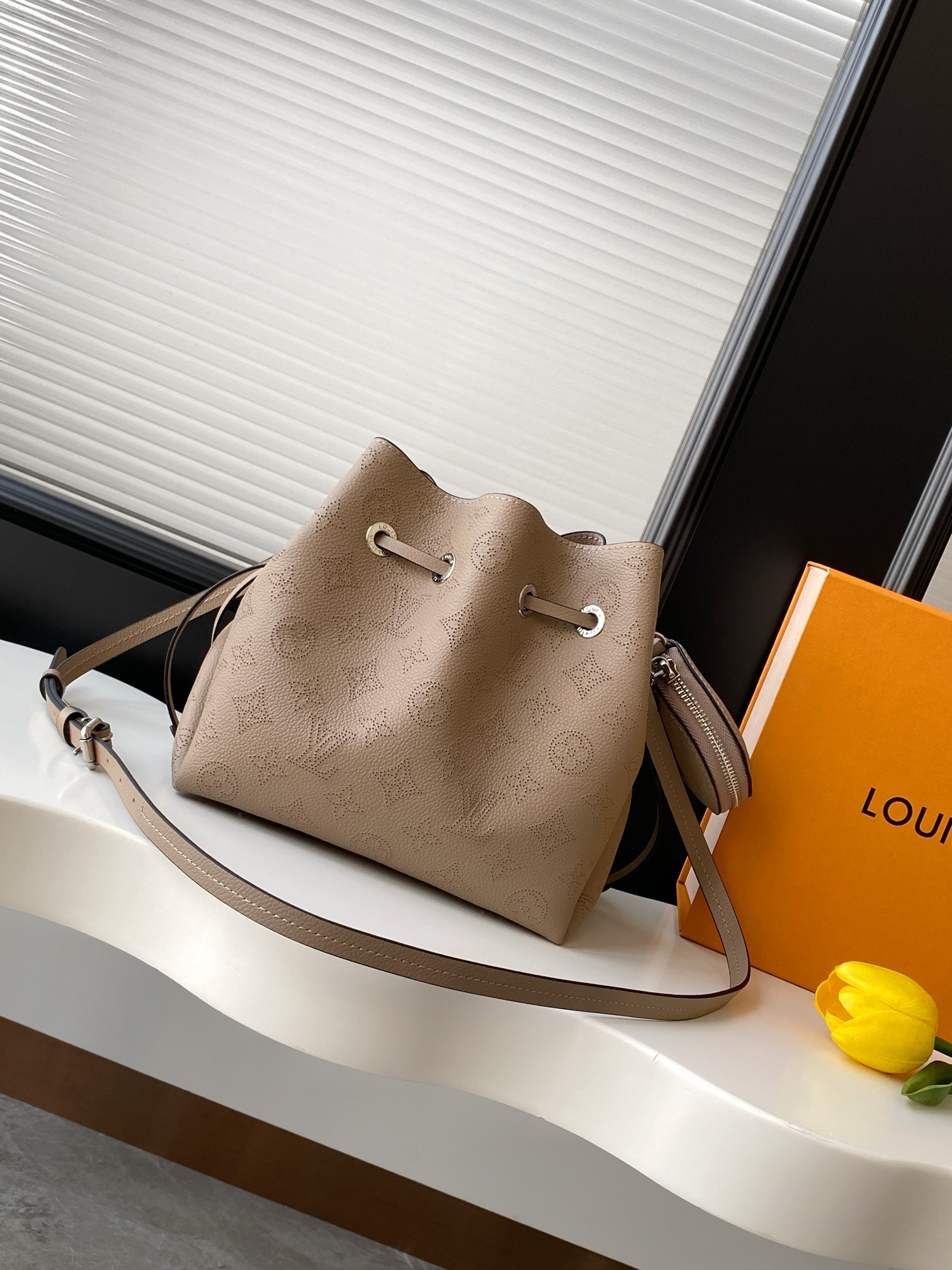 Louis Vuitton Bella Monogram Perforated Calfskin Handbag M57201 - Image 3