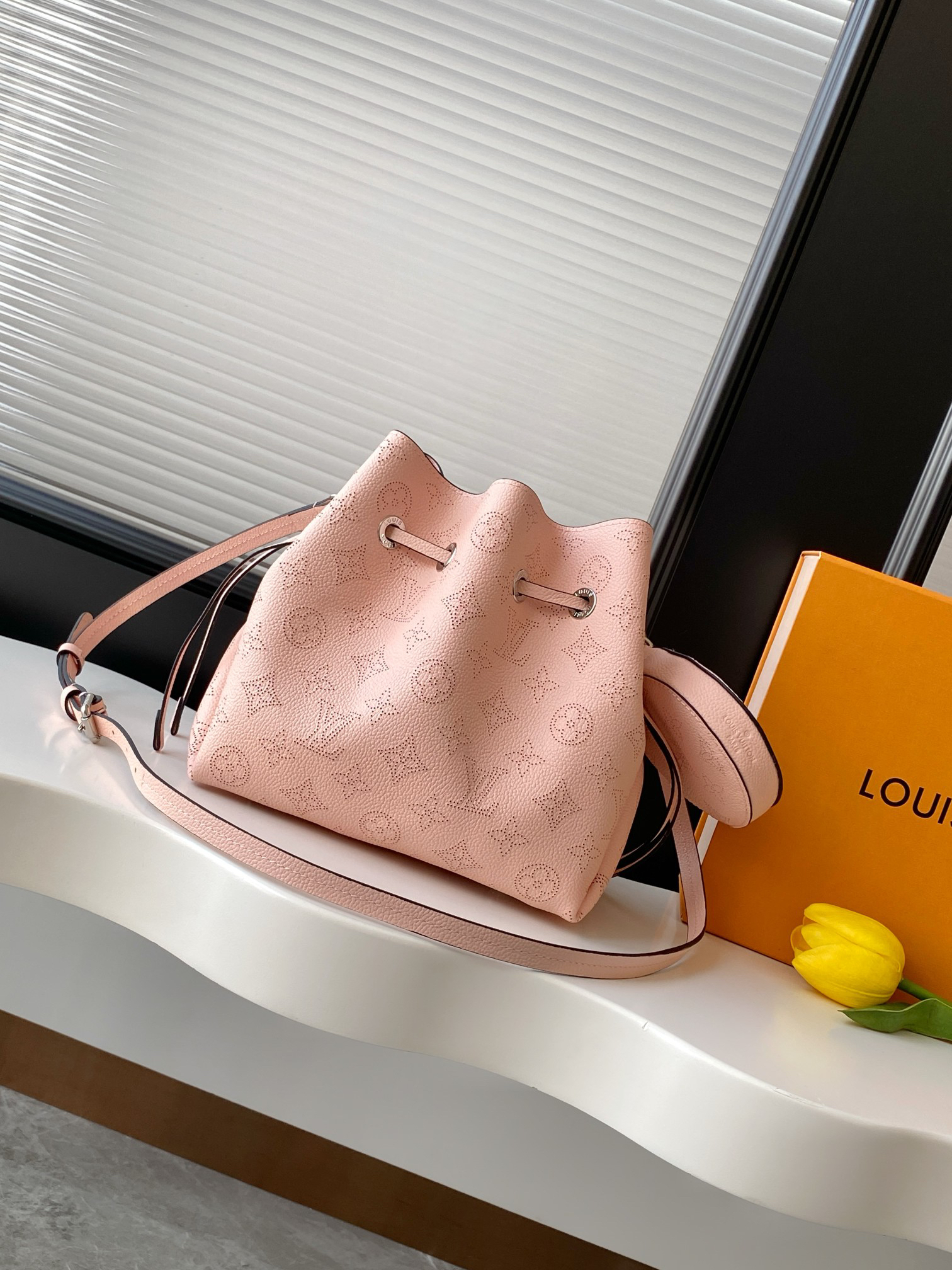 Louis Vuitton Bella Handbag - Image 3