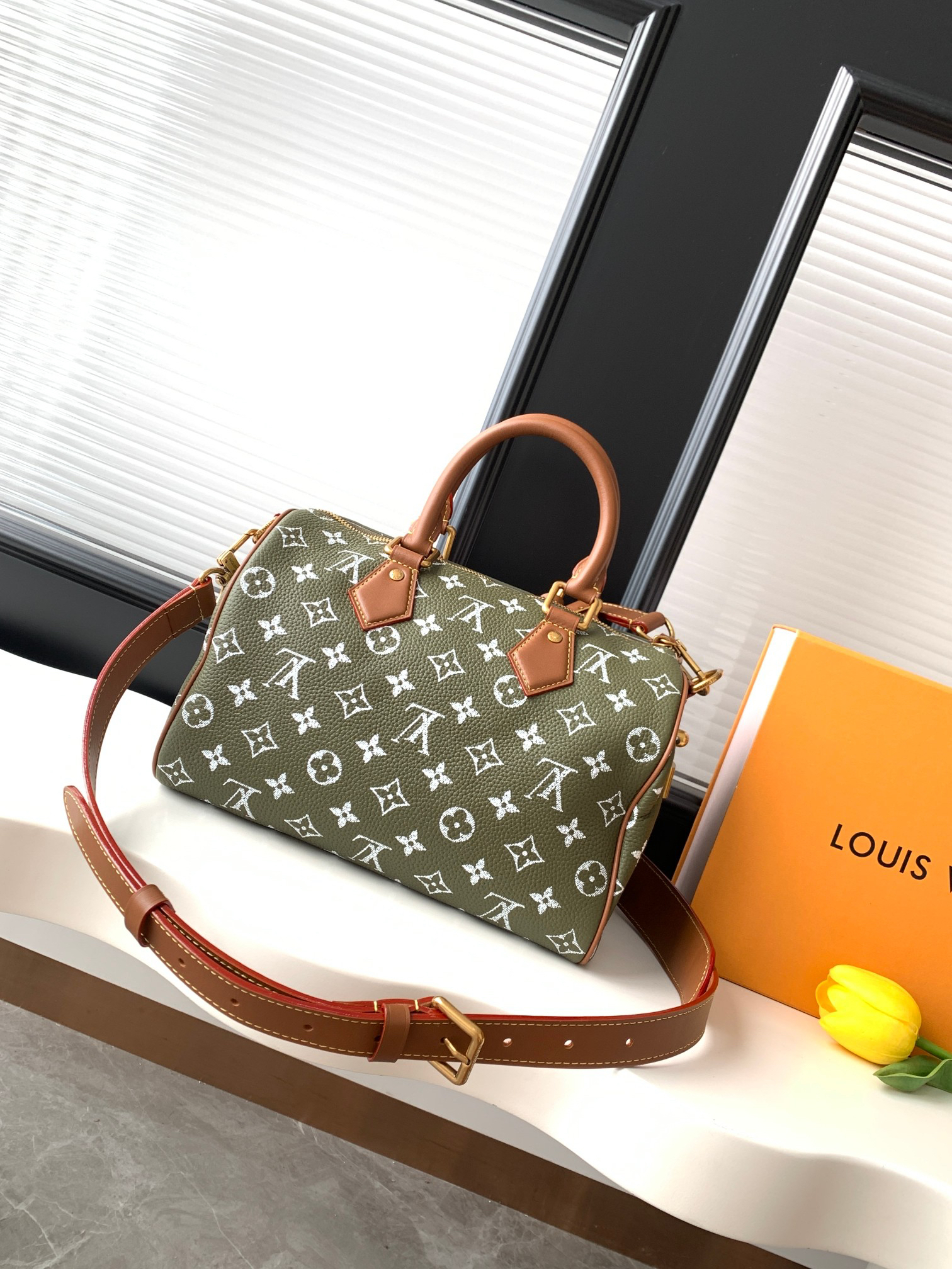 Louis Vuitton Speedy P9 Bandoulière 30 Monogram Leather Handbag - Image 3