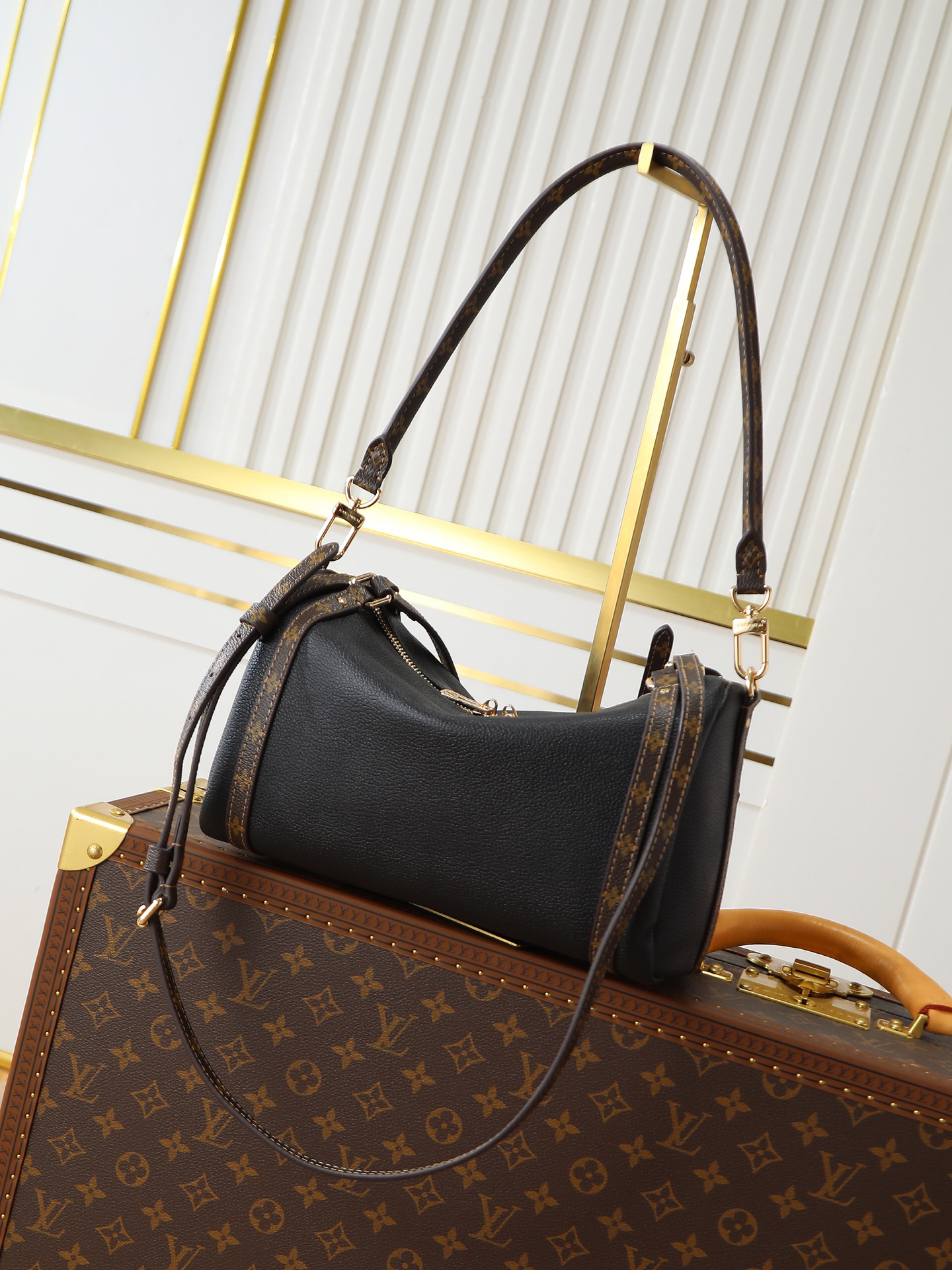 Louis Vuitton Express Small Handbag M26039 in Black - Image 3