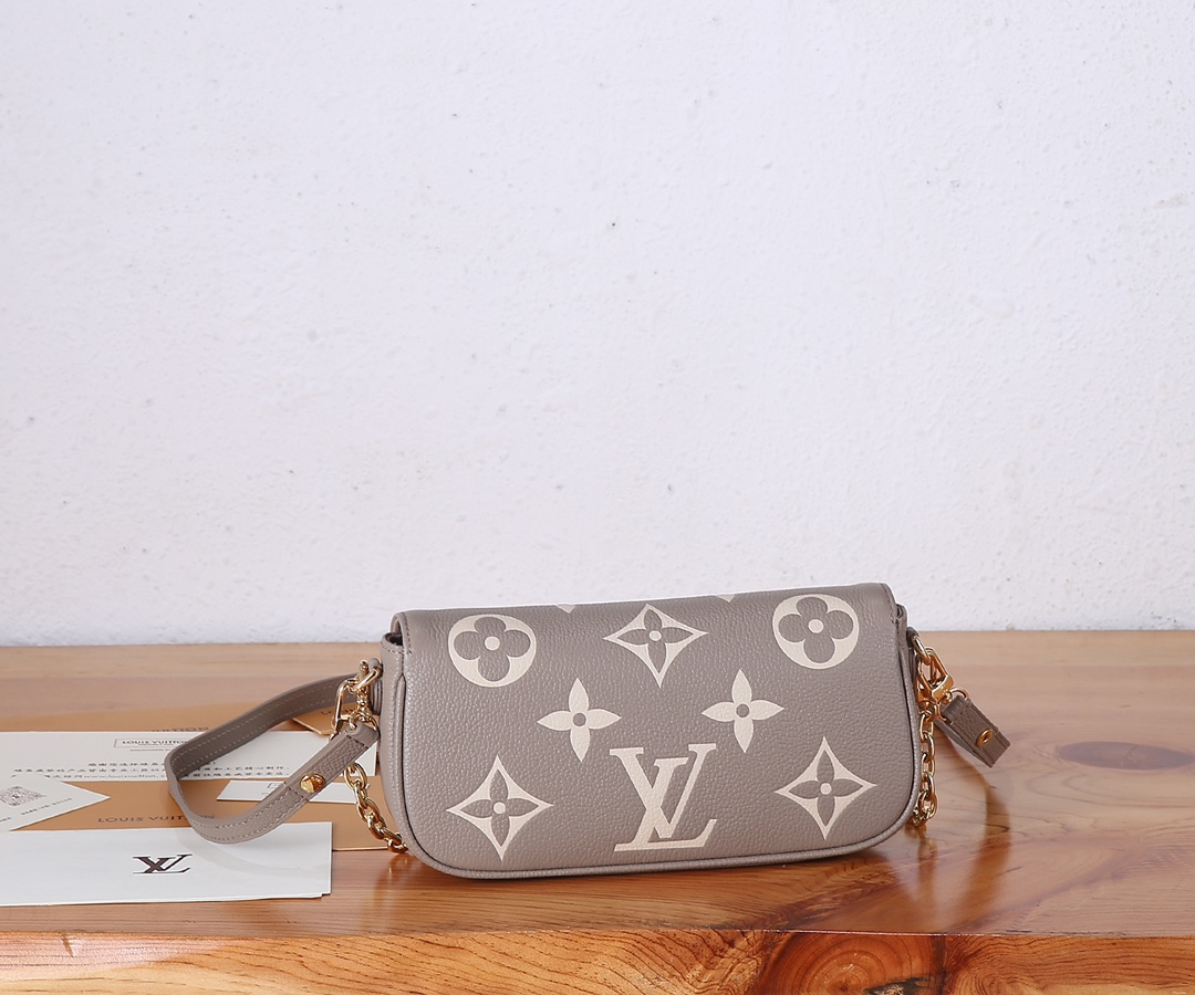 Wallet on Chain Ivy Monogram Empreinte Leather Bag - Image 3