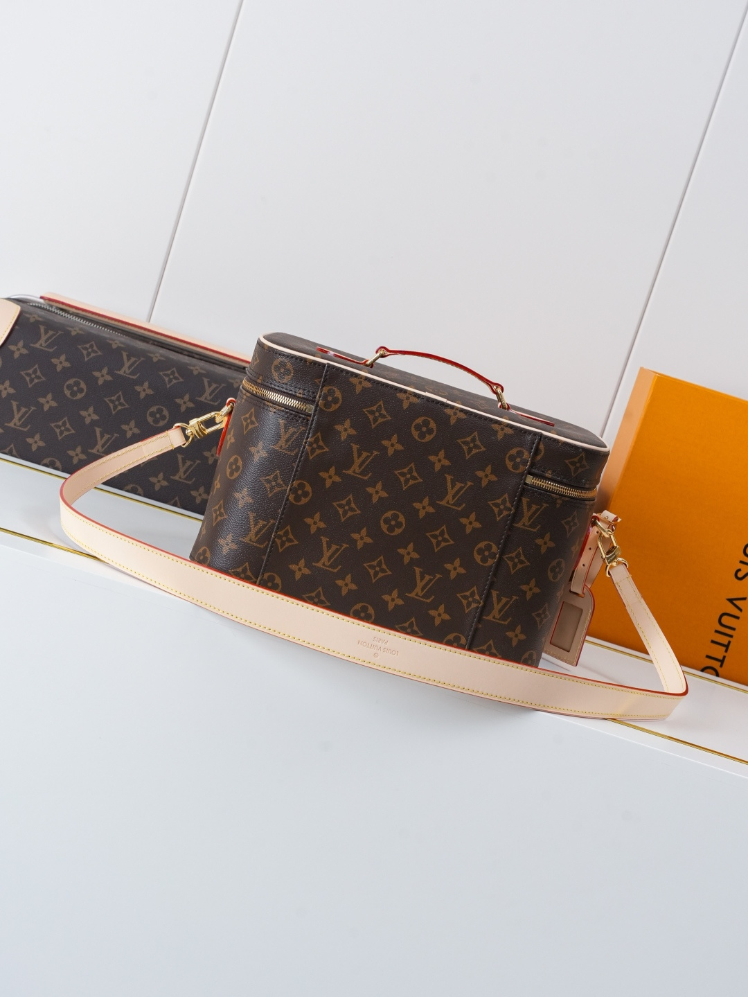 Louis Vuitton Nice Vanity Case M44935 in Monogram Canvas - Image 3