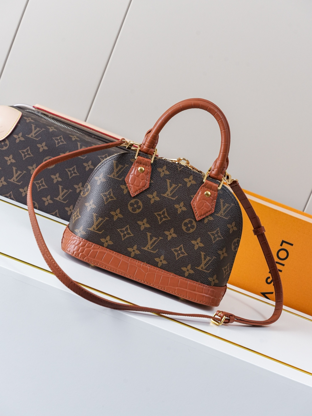 Louis Vuitton Alma BB Monogram Handbag - Image 3