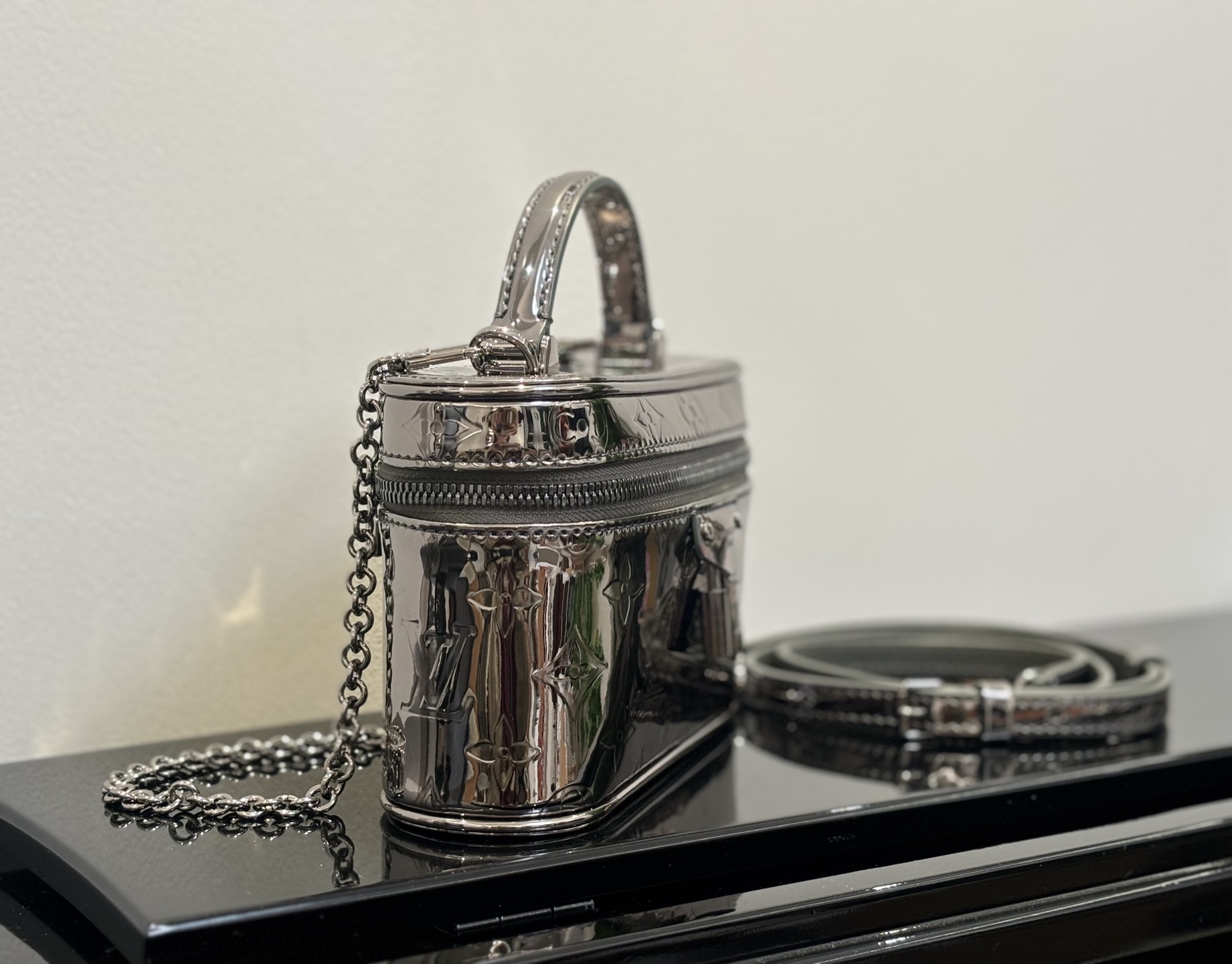 Louis Vuitton Vanity Chain Pouch Gunmetal - Image 3