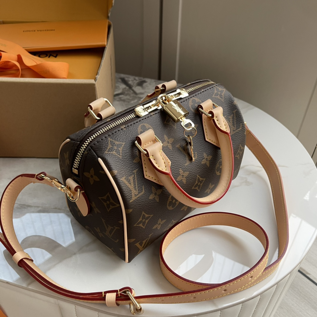 Louis Vuitton Speedy Bandouliere 20 Leather Shoulder Bag - Image 3