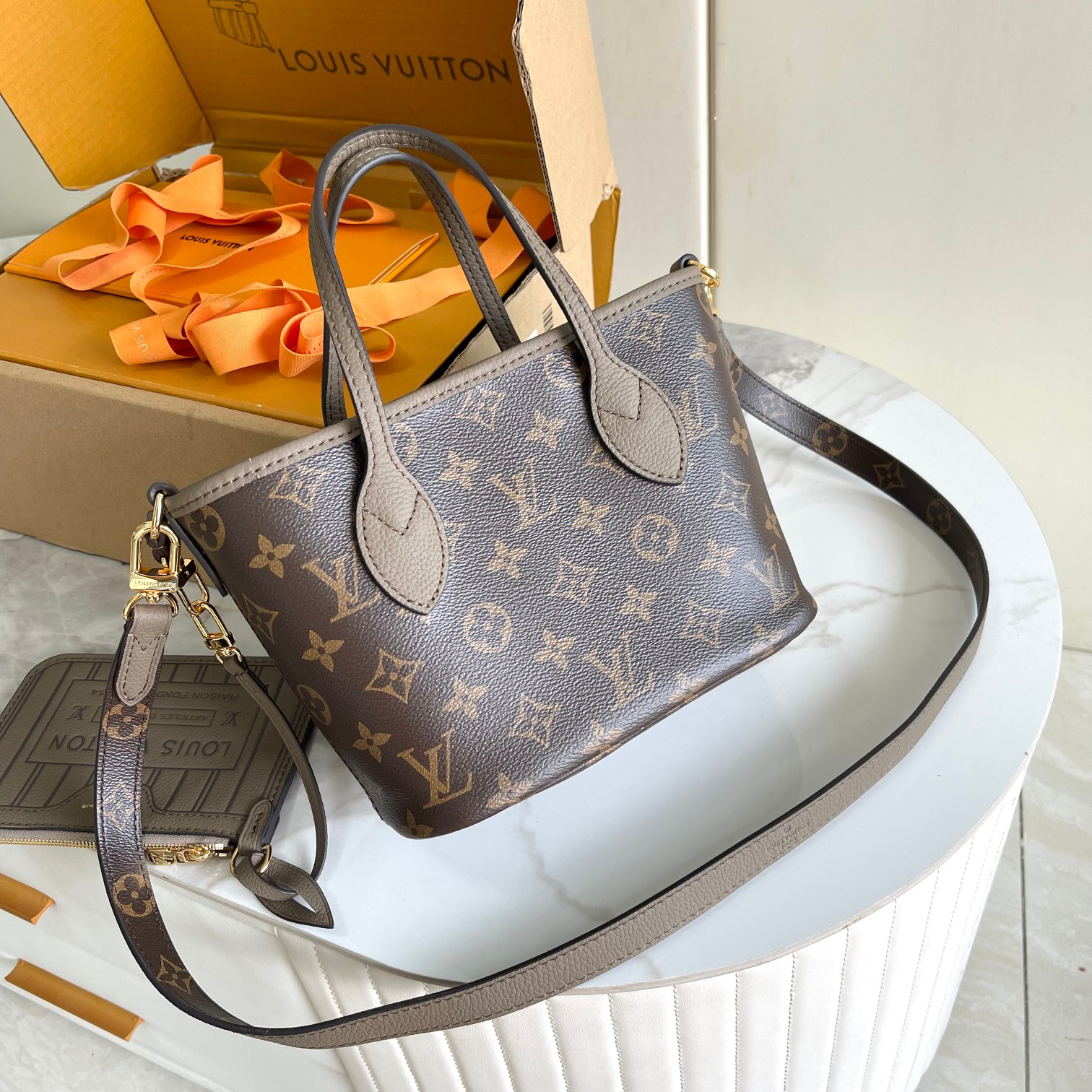 Neverfull BB Reversible Tote Bag in Damier Azur Canvas - Image 3