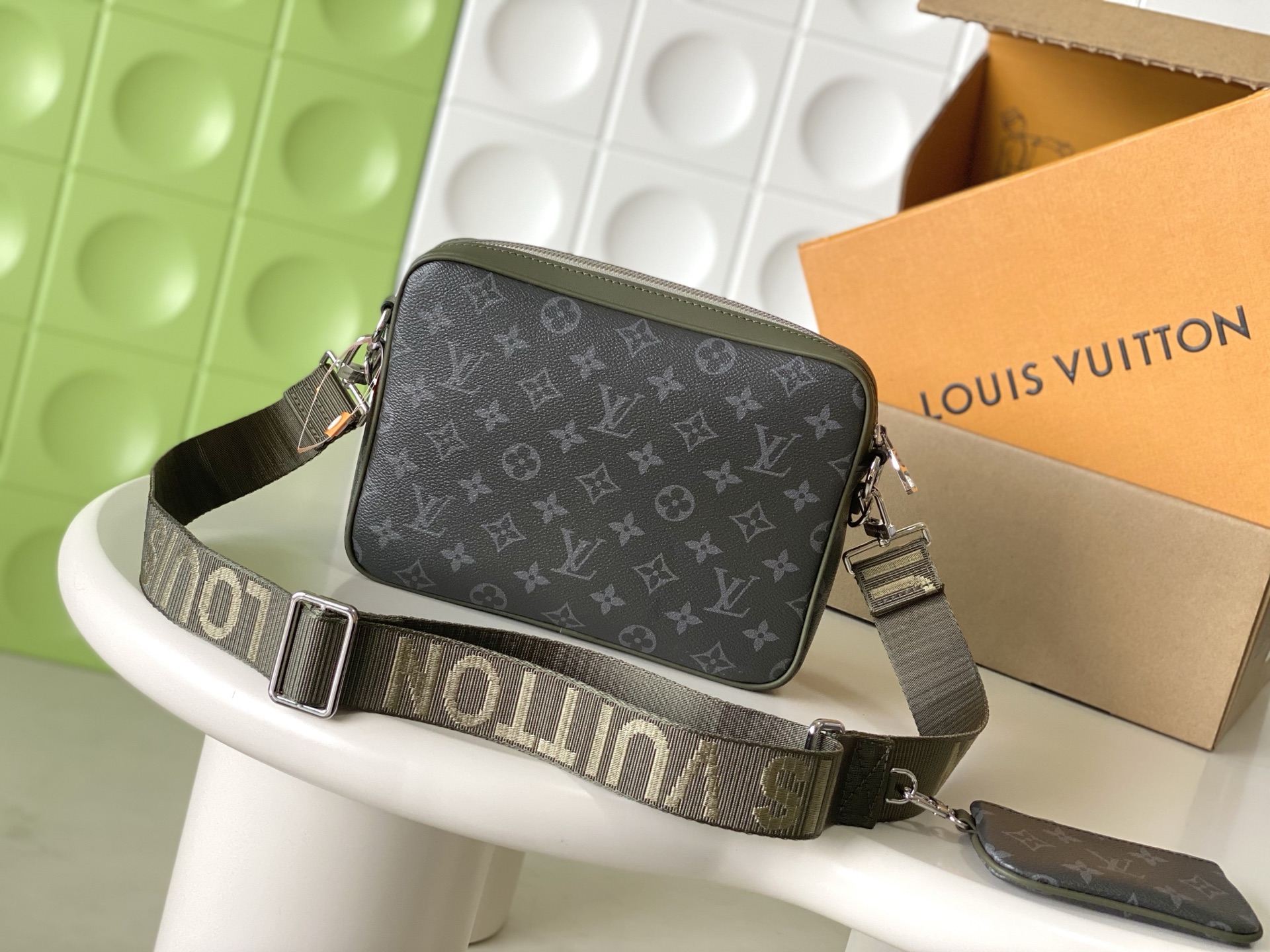 Louis Vuitton Trio Messenger Bag M28628 in Monogram Eclipse Canvas - Image 3