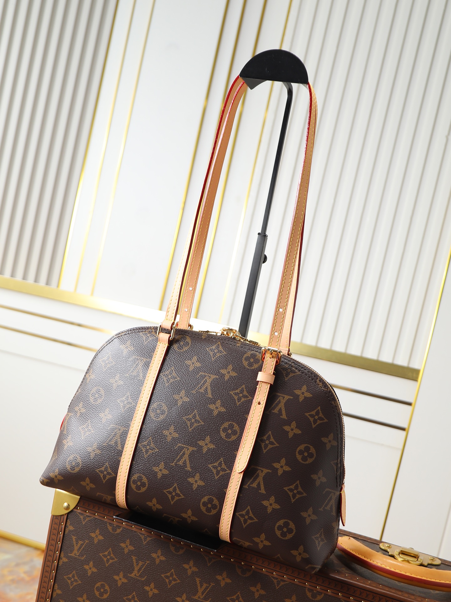 Squire Monogram Canvas Handbag M28951 - Image 3