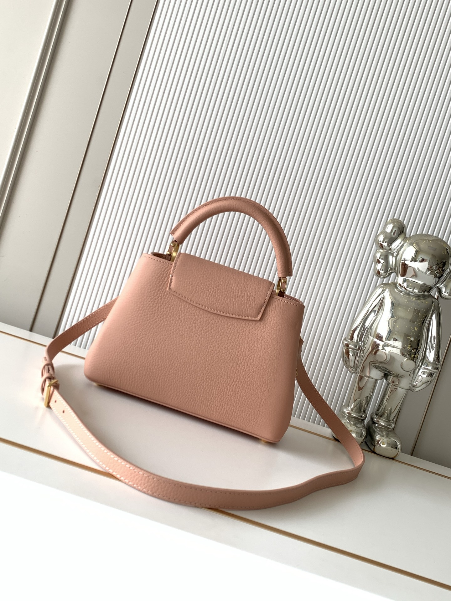 Louis Vuitton Capucines M28245 Small Pink Taurillon Leather Handbag - Image 3