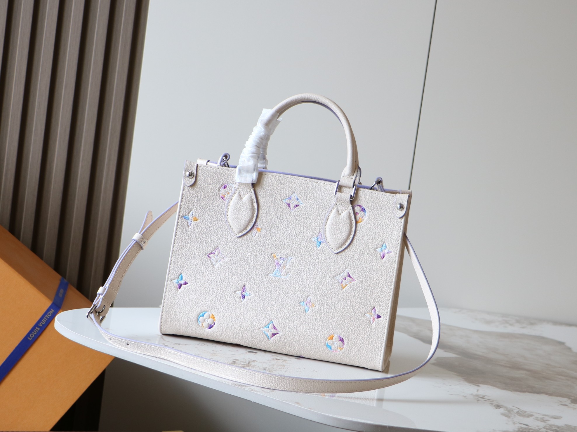 Louis Vuitton OnTheGo Small Handbag - Image 3