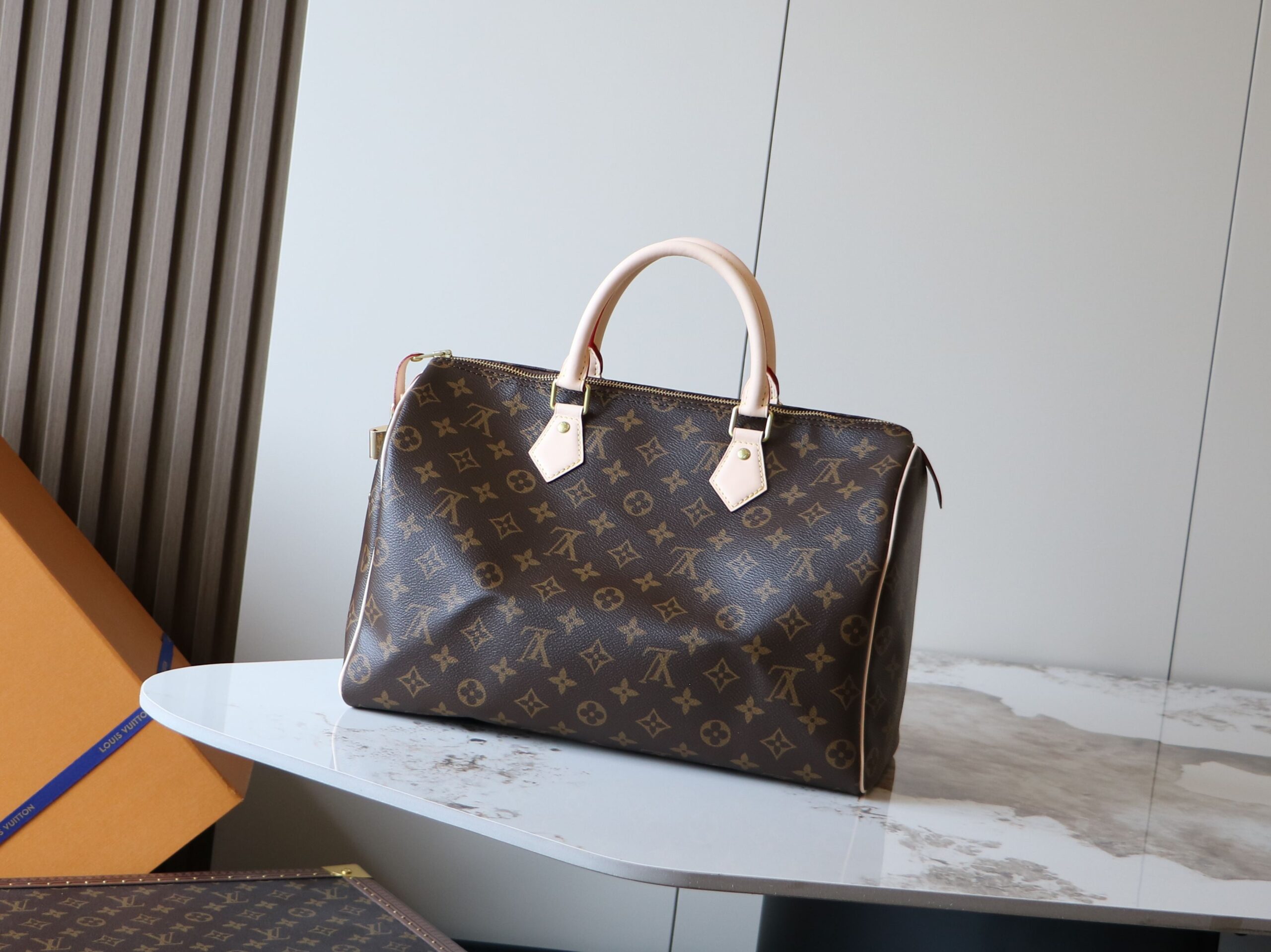 Louis Vuitton Speedy Handbag in Damier Canvas, 35 cm - Image 3