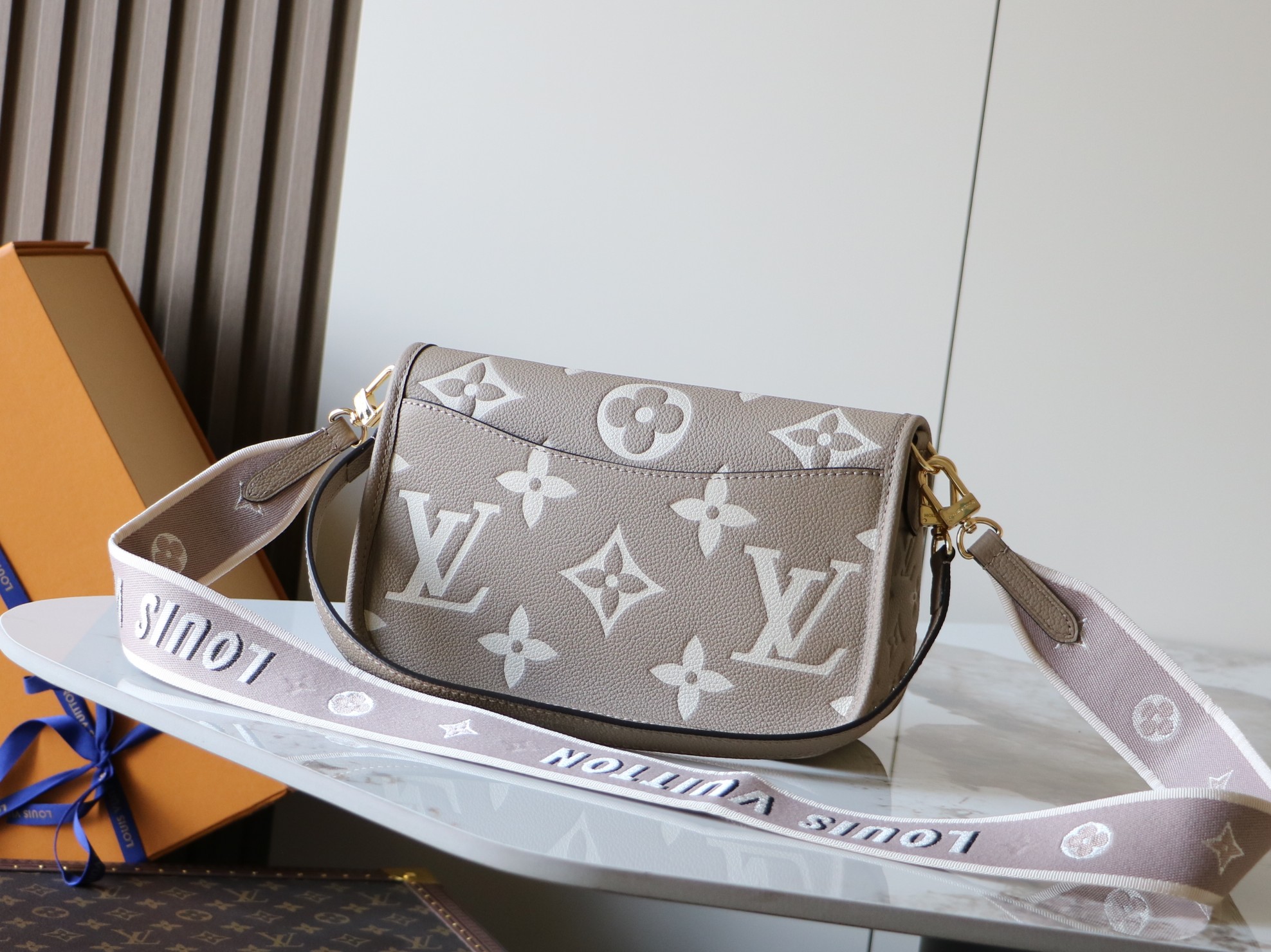Louis Vuitton Diane Handbag in Monogram Empreinte Embossed Leather - Image 3
