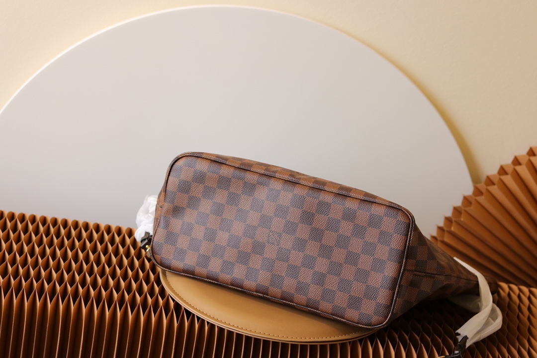Neverfull MM Monogram Canvas Tote Bag - Image 3