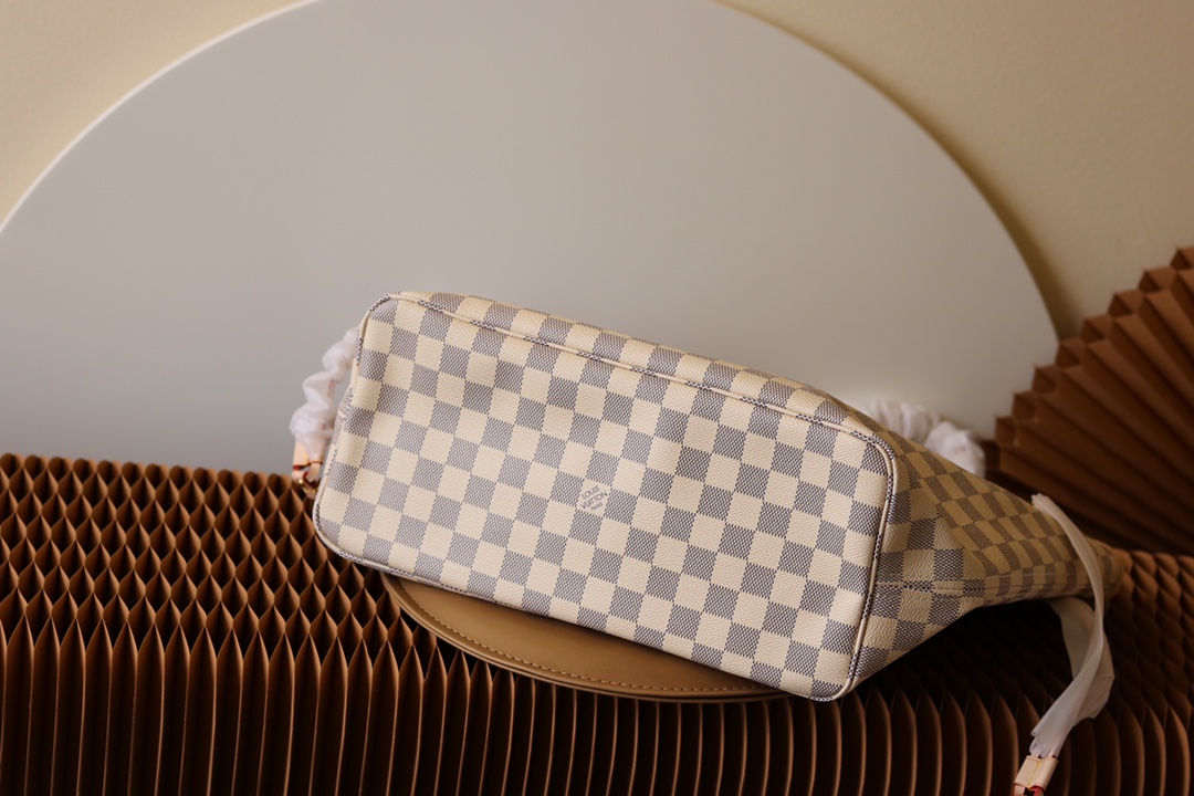 Louis Vuitton Neverfull MM Tote Bag - Image 3