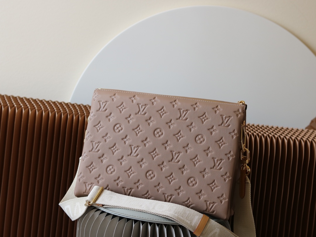 Louis Vuitton Coussin Medium Handbag - Image 3