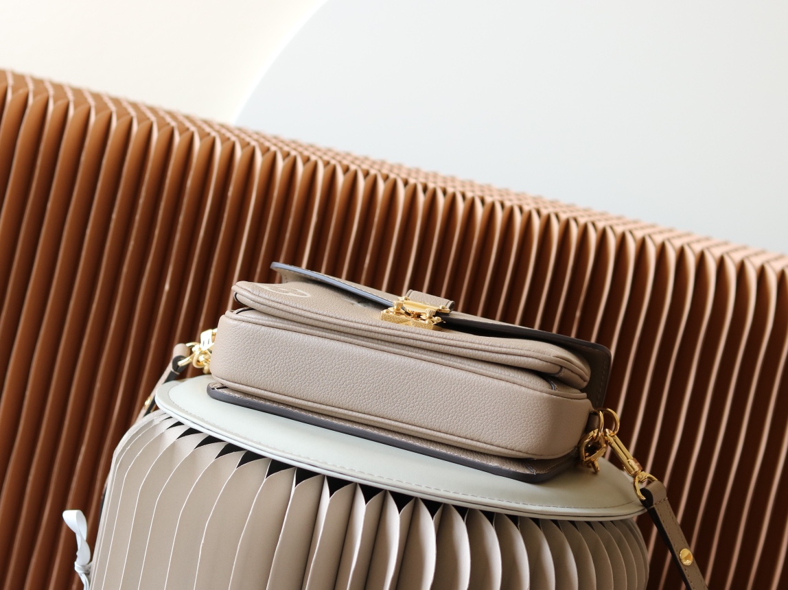 Louis Vuitton Pochette Métis East West Shoulder Bag - Image 3