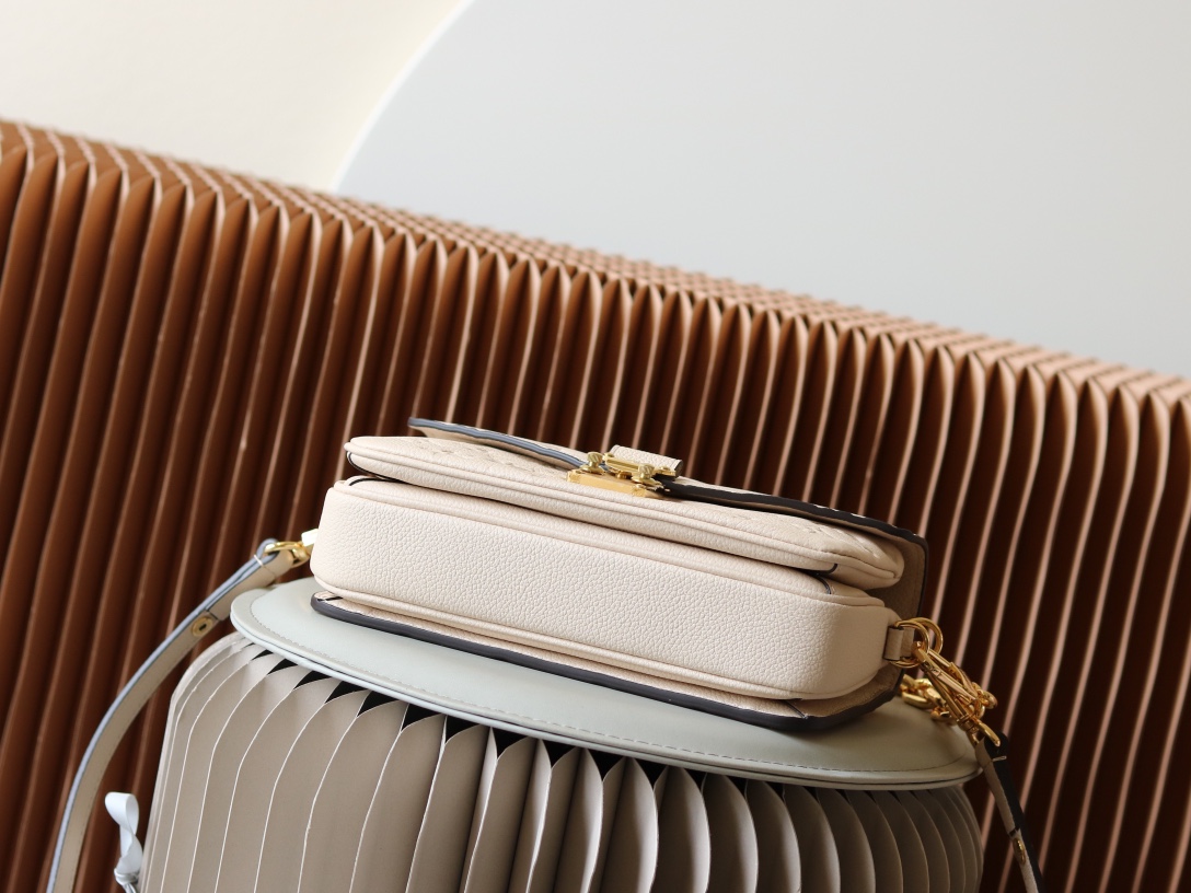 Pochette Metis East West Handbag - Image 3