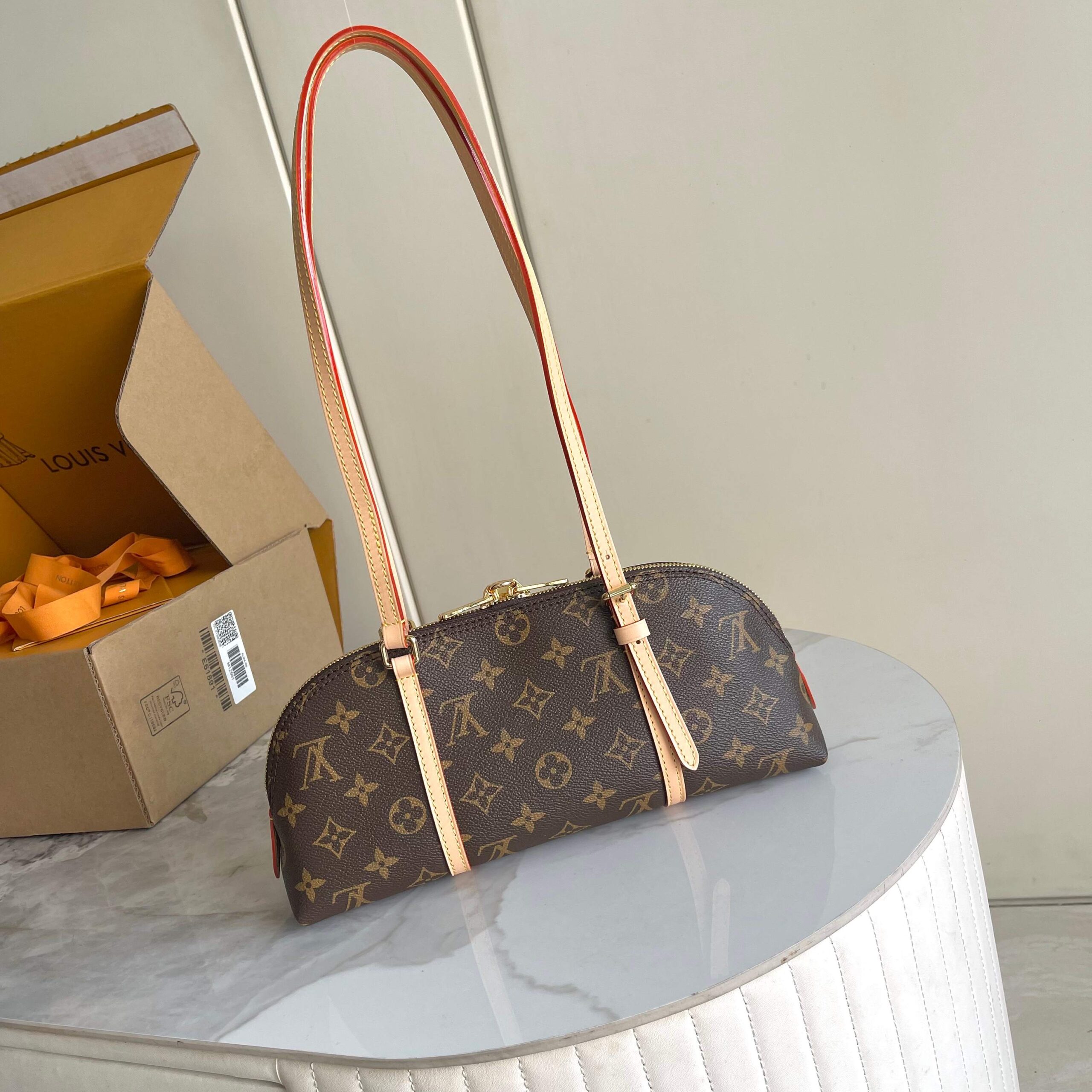 Louis Vuitton Squire East West Shoulder Bag - Image 3