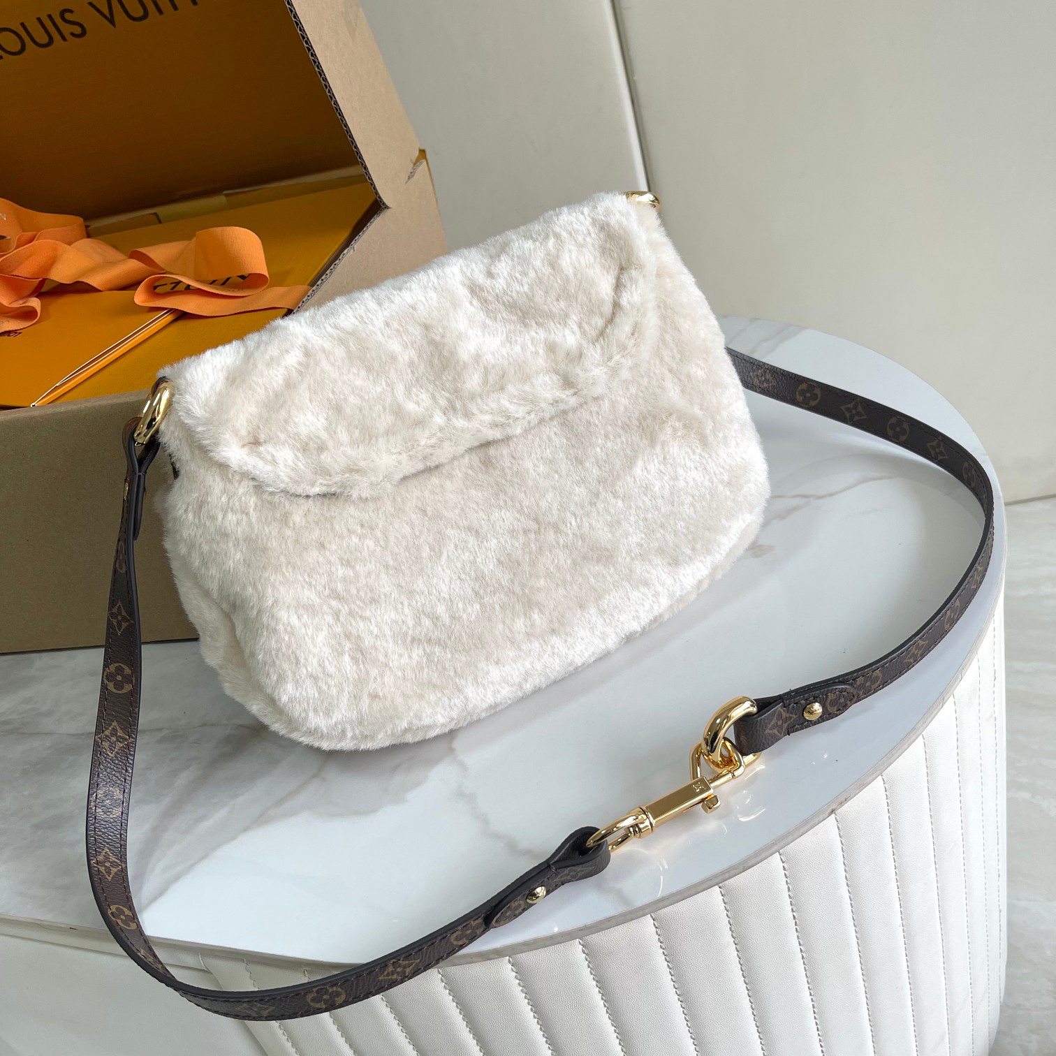 Louis Vuitton Sunset Bag in Ivory Shearling - Image 3
