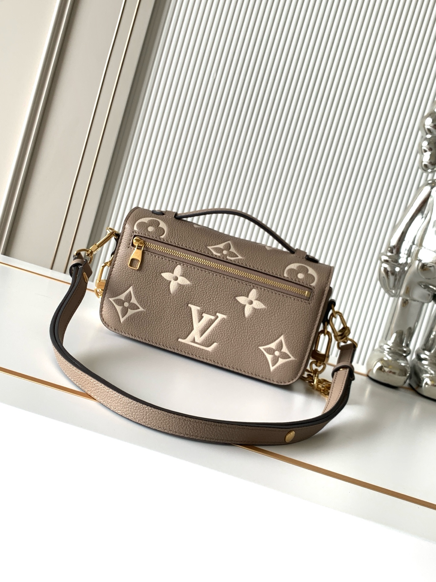 Louis Vuitton Pochette Metis East West Shoulder Bag in Monogram Empreinte - Image 3