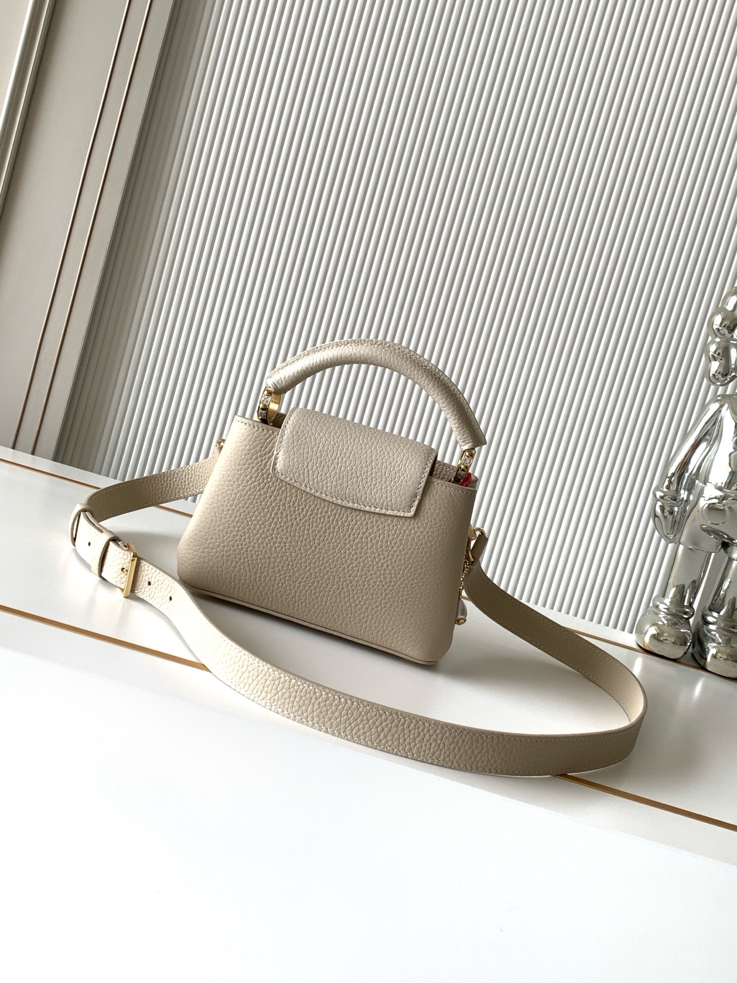 Louis Vuitton Capucines Mini Handbag in Off-White - Image 3