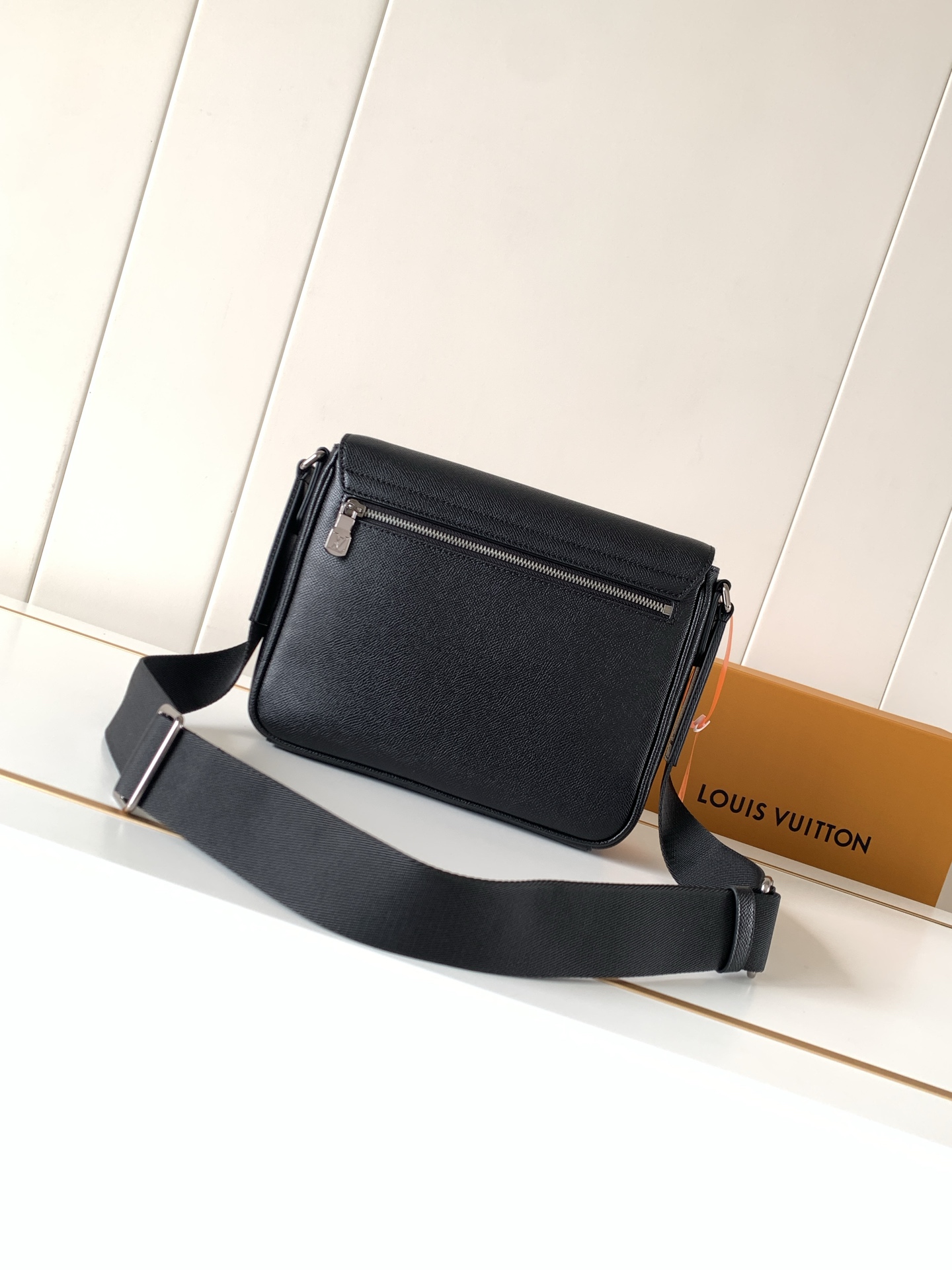 Louis Vuitton District Small Messenger Bag M30850 - Image 3
