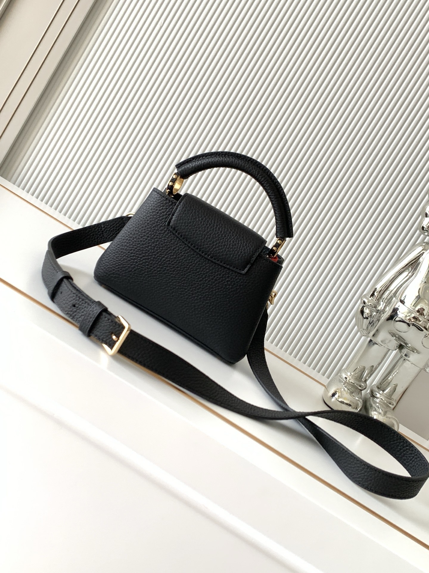Louis Vuitton Capucines BB Handbag - Image 3